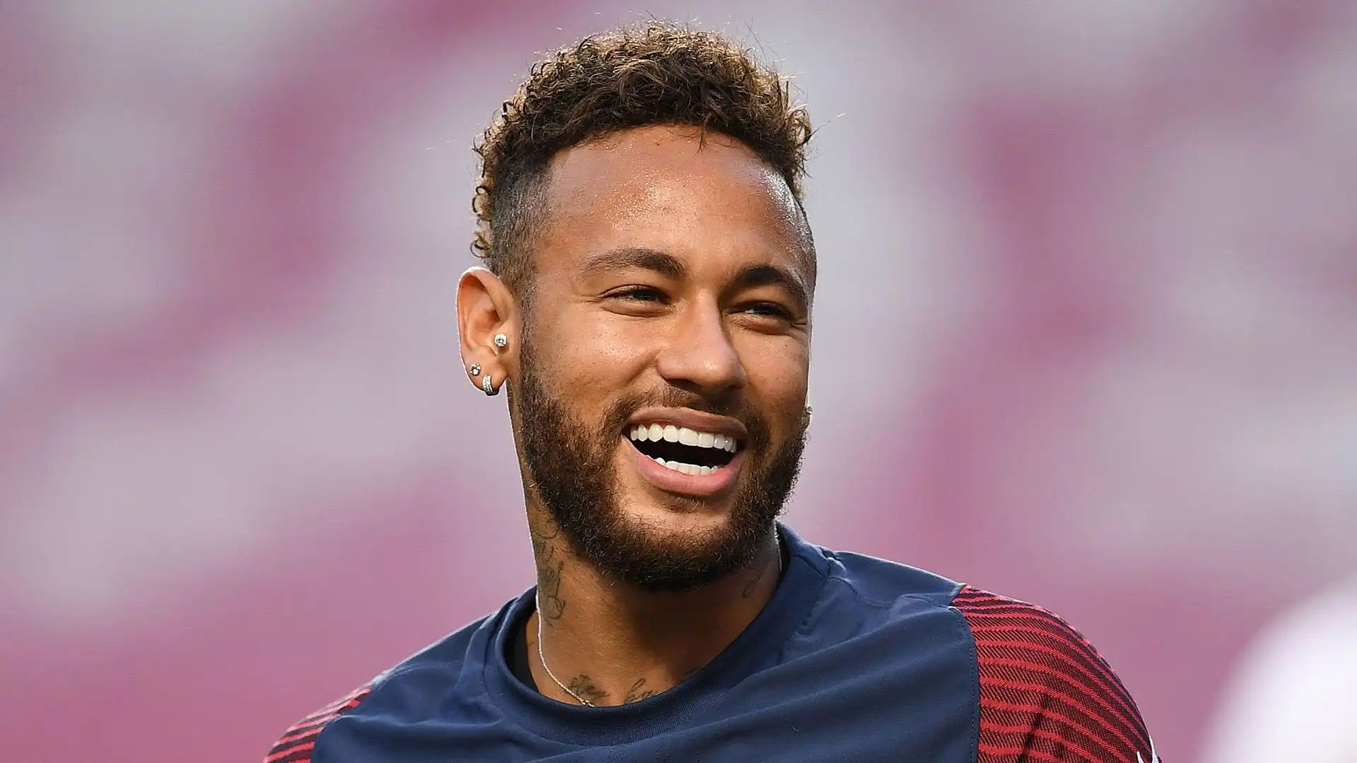 3- In quante squadre ha giocato Neymar da professionista?
A- 3
B- 4
C- 2