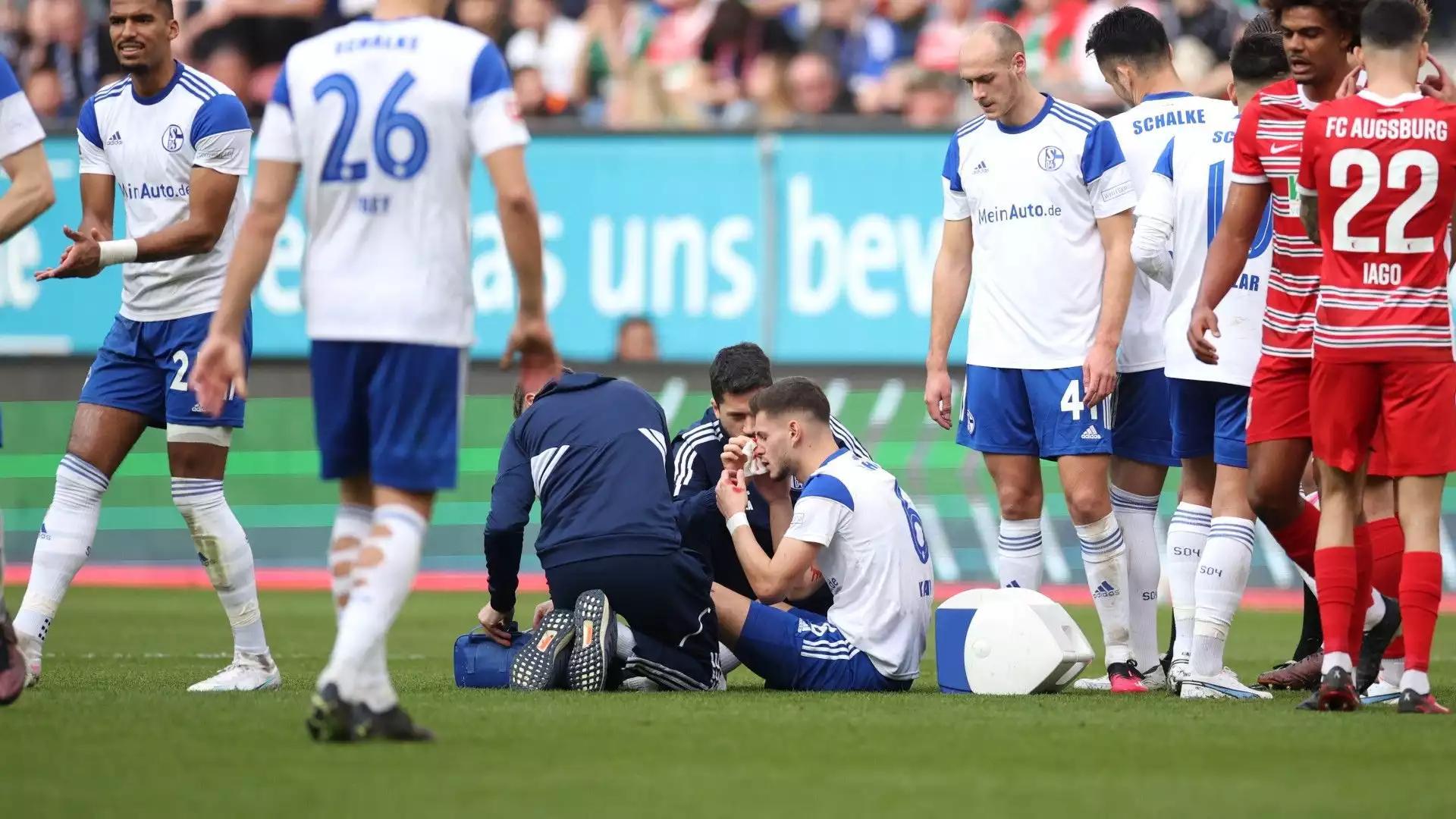 Il calciatore dello Schalke si è infortunato al minuto 54