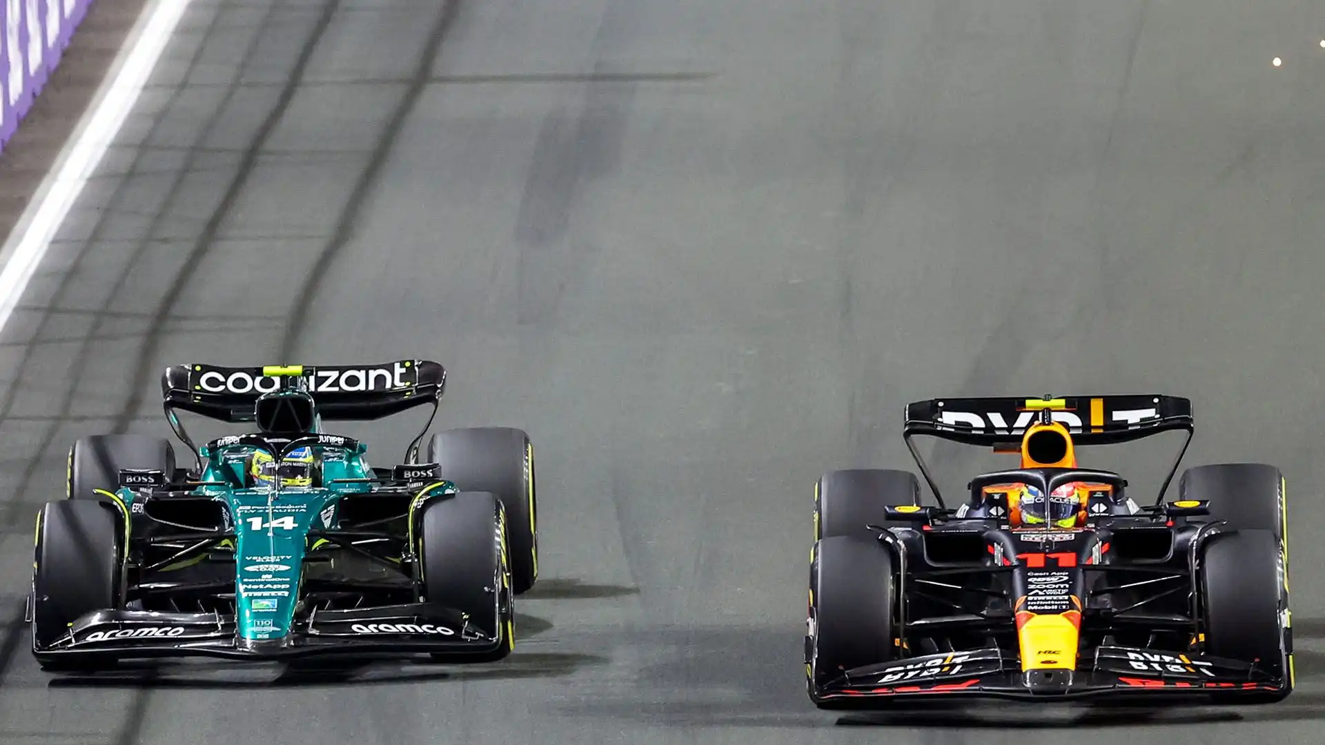 Perez supera Fernando Alonso e prende il comando della gara