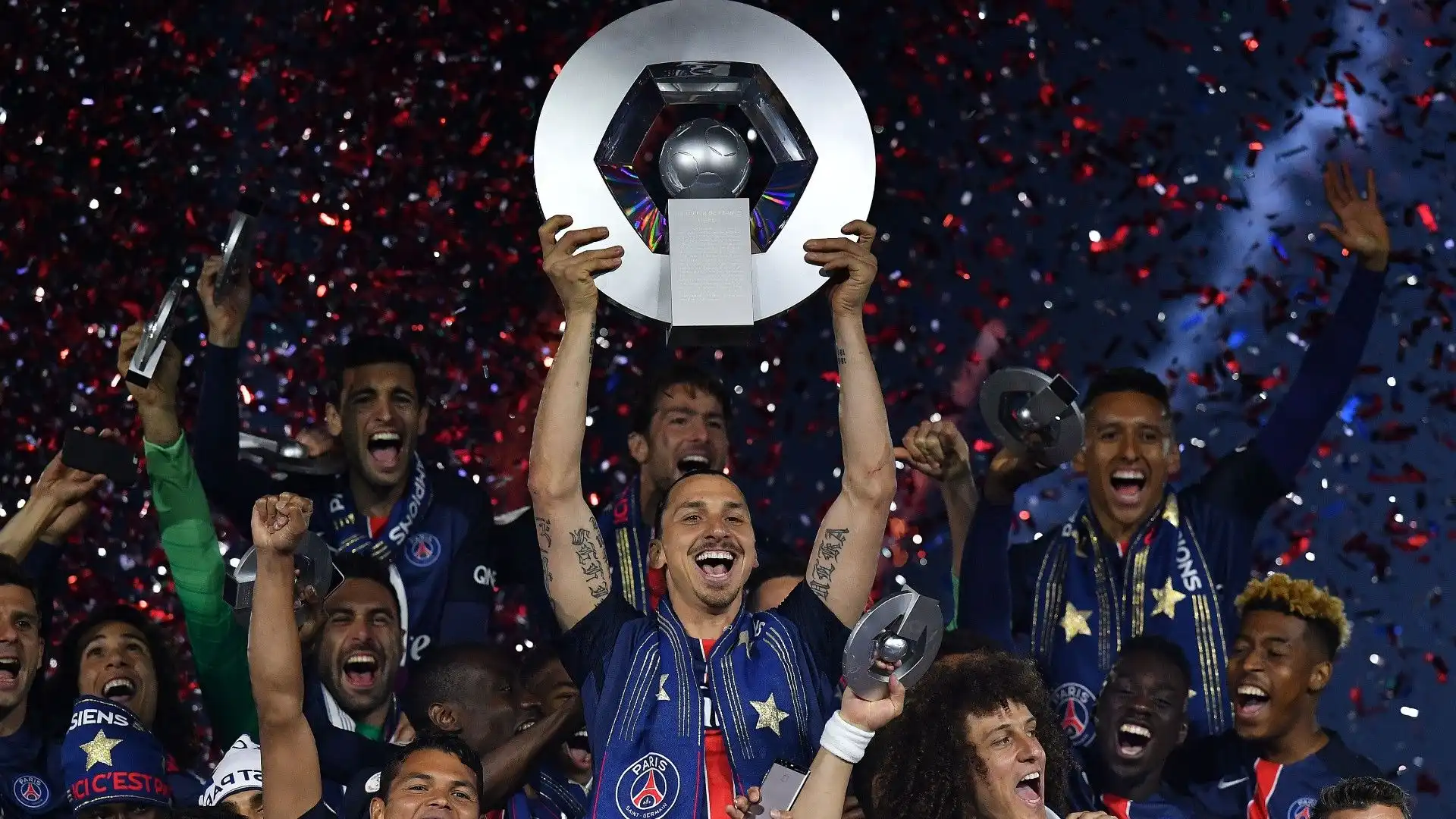 Campionato francese: 4 (Paris Saint-Germain: 2012-2013, 2013-2014, 2014-2015, 2015-2016)