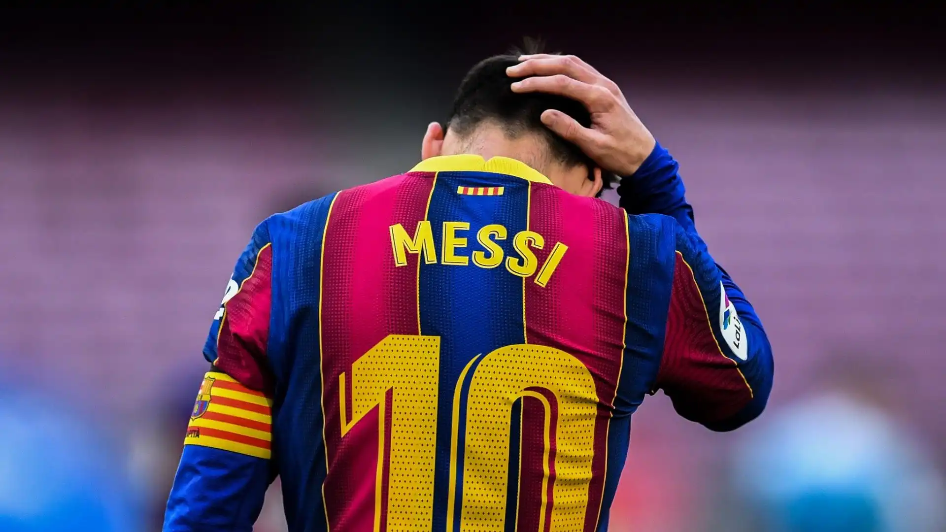 A: Messi ha esordito con la maglia numero 30, poi è passato alla 19 e successivamente alla 10