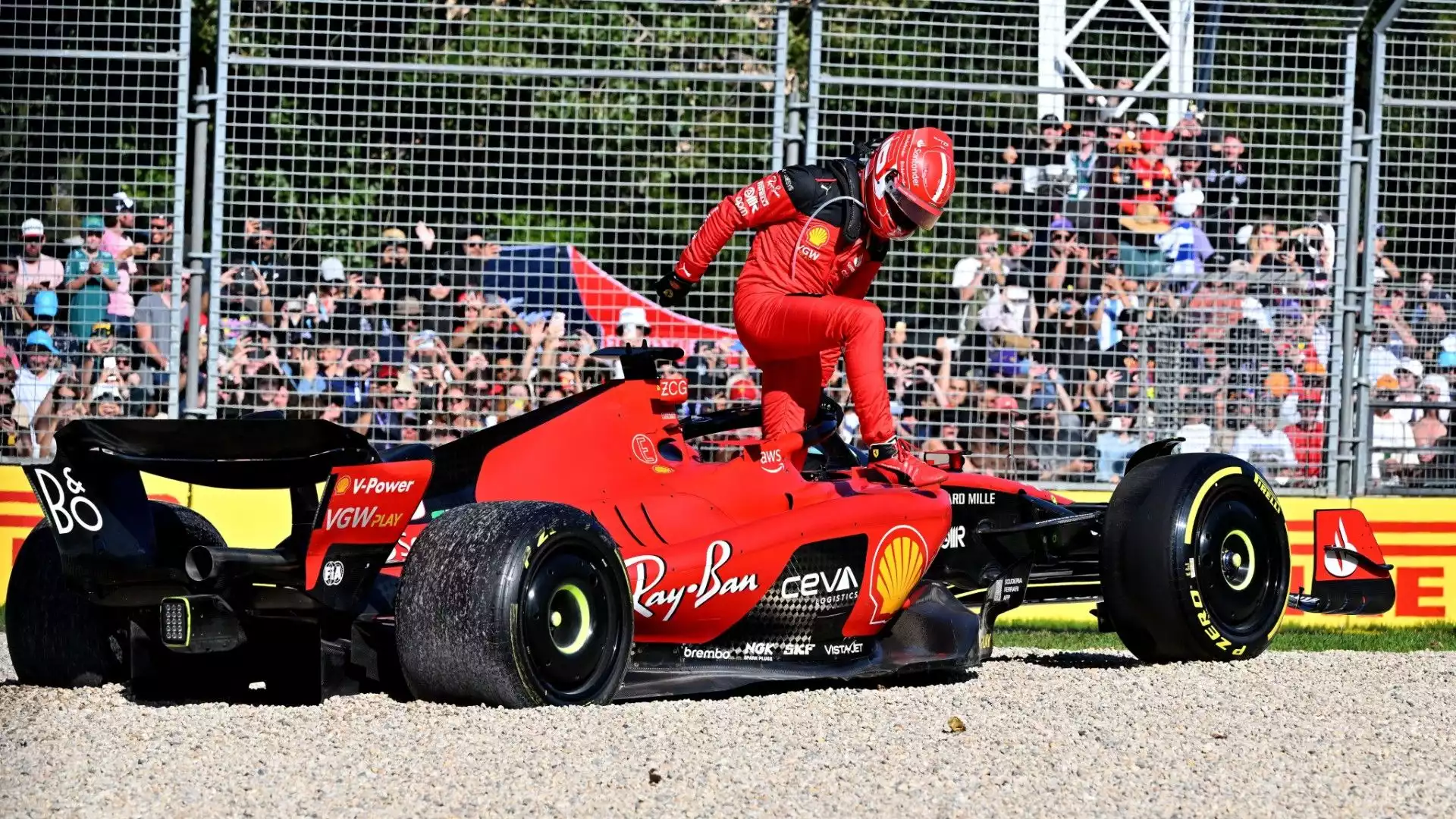 I tifosi della Ferrari sperano di vedere risultati migliori nelle prossime gare