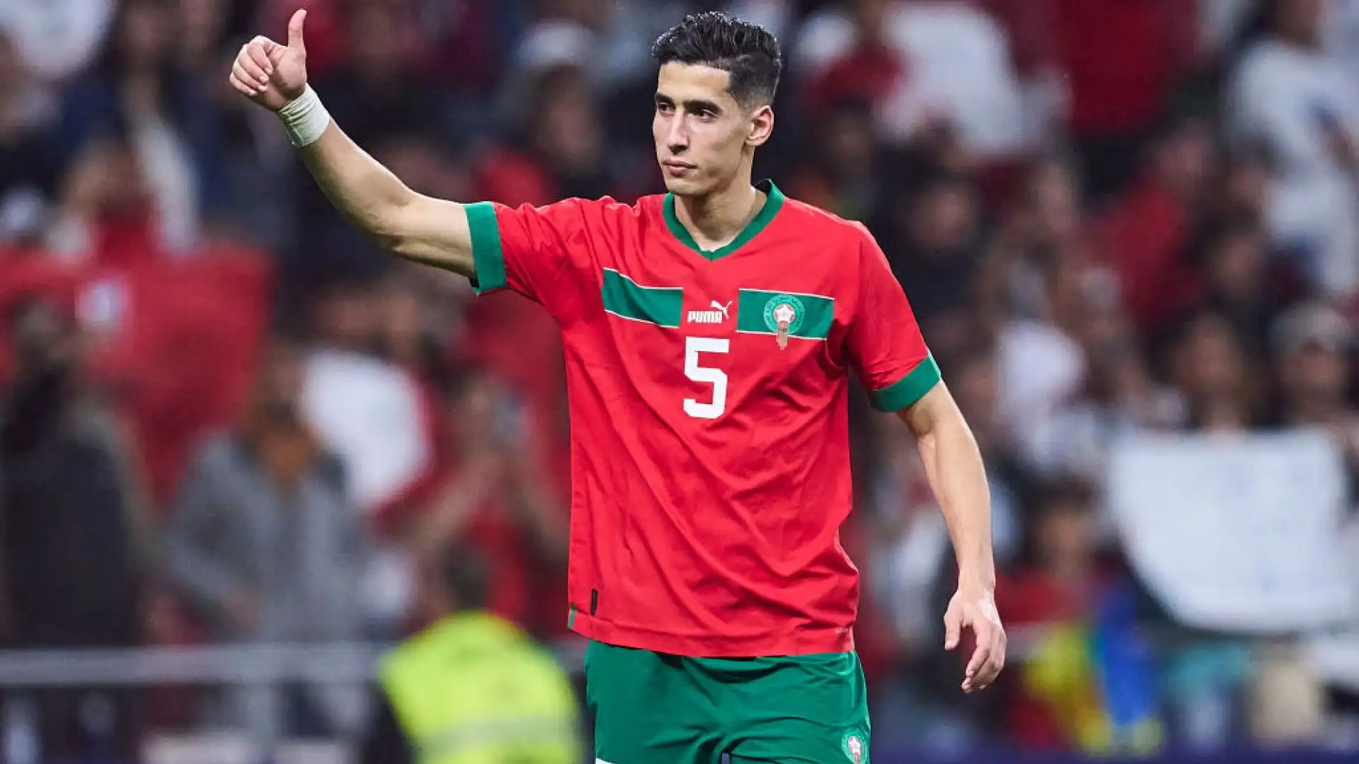 Inizia la sua carriera nel Fus Rabat collezionando 69 presenze e 6 gol