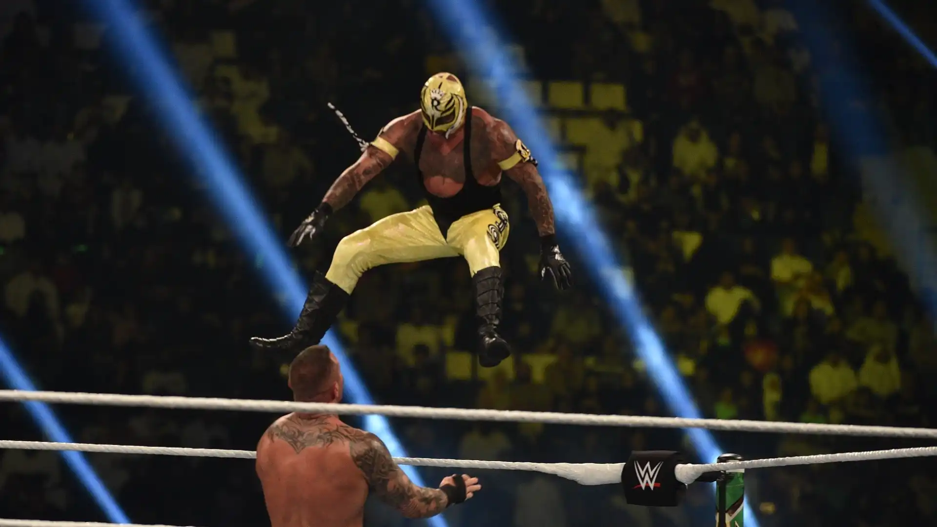 Rey Mysterio: 13 match (7 W, 6 L)