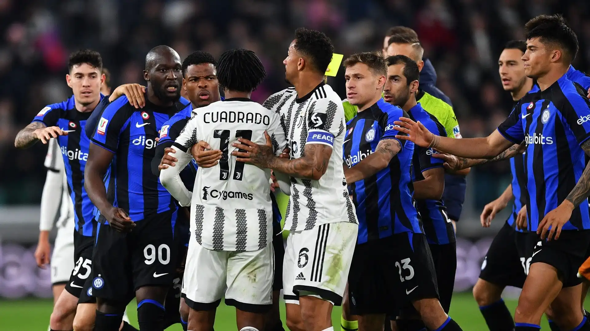 Dopo il triplice fischio dell'arbitro, è nata un'accesa discussione tra i calciatori. Espulsi anche Cuadrado e Handanovic