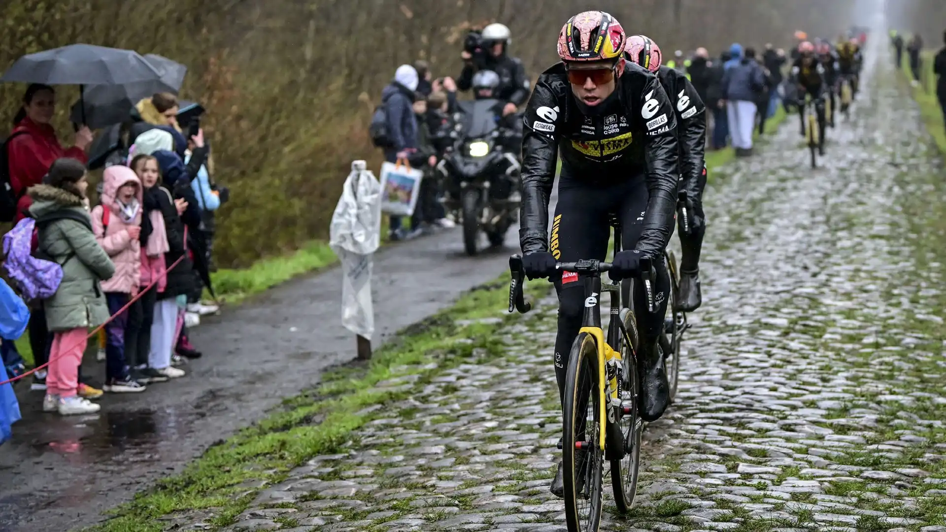 A vincere l'edizione 2022 della Parigi-Roubaix è stato l'olandese Dylan van Baarle