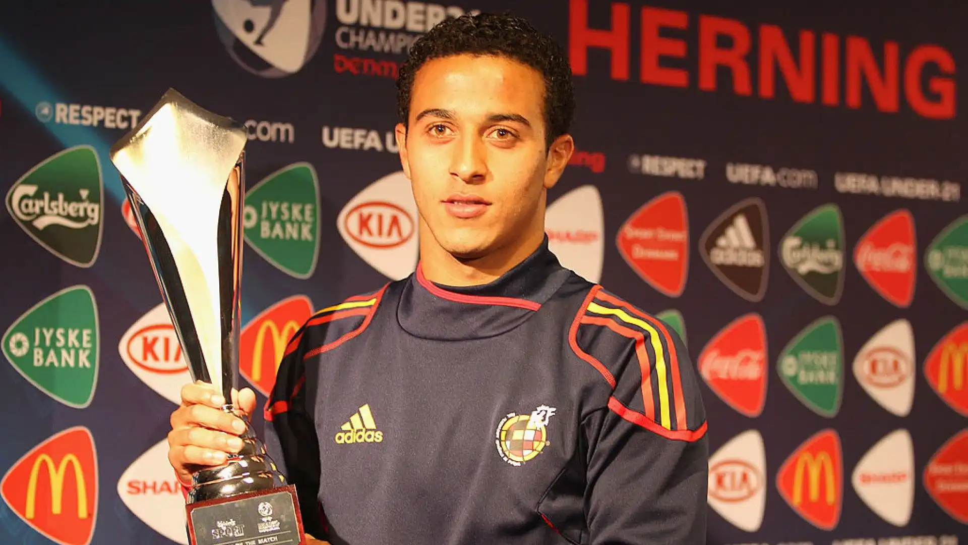 Vince il campionato europeo Under-21 nel 2011