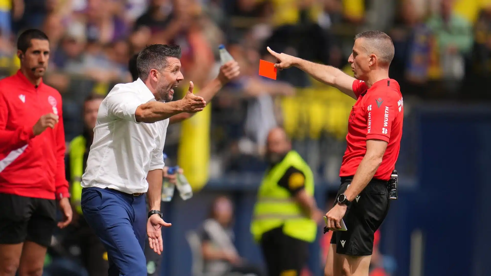 L'allenatore ha detto qualche parola poco carina dopo il gol del Villarreal, l'arbitro l'ha sentito e l'ha espulso