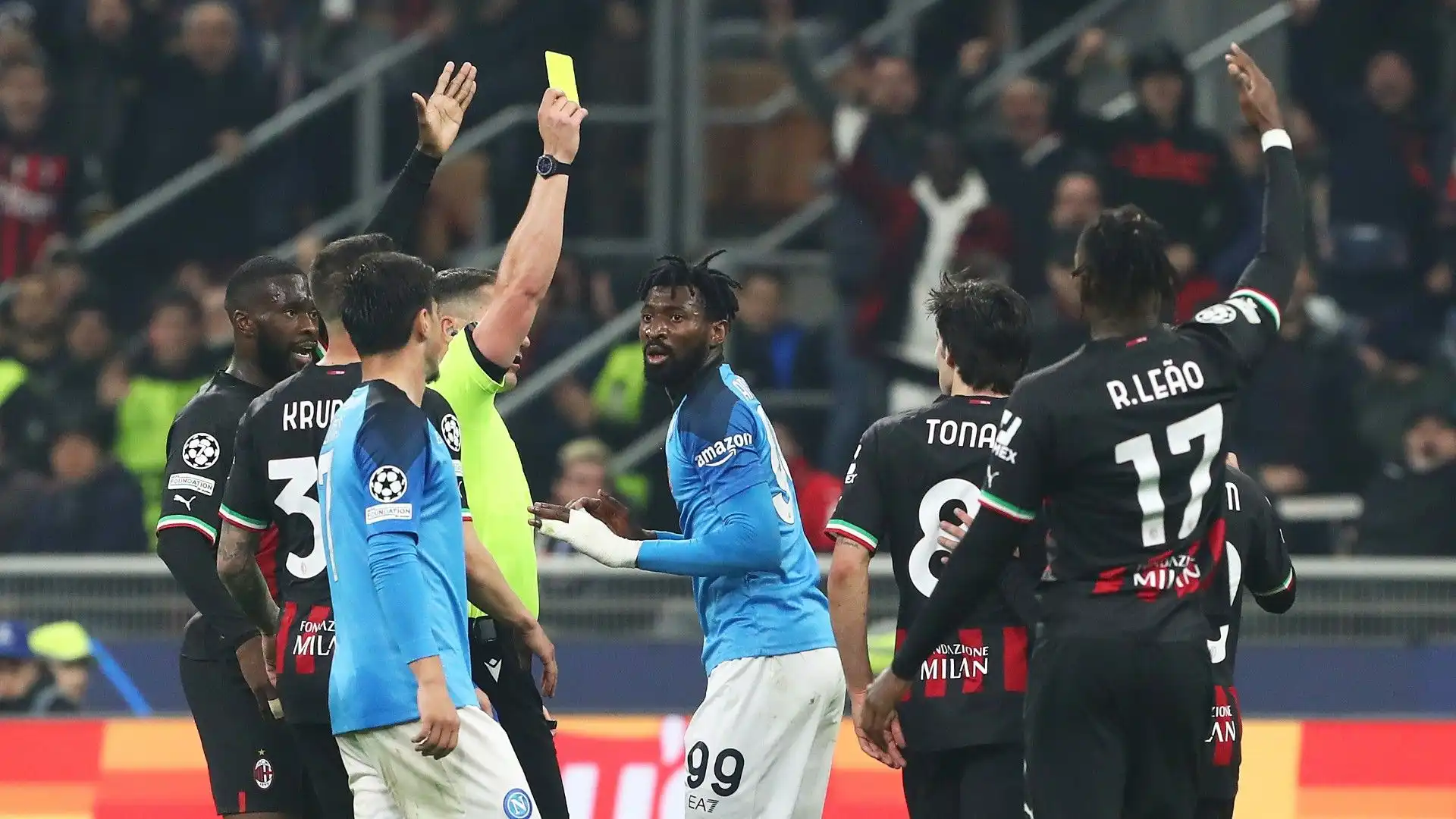 Il centrocampista del Napoli ha ricevuto il cartellino rosso per doppia ammonizione nella partita di Champions League contro il Napoli