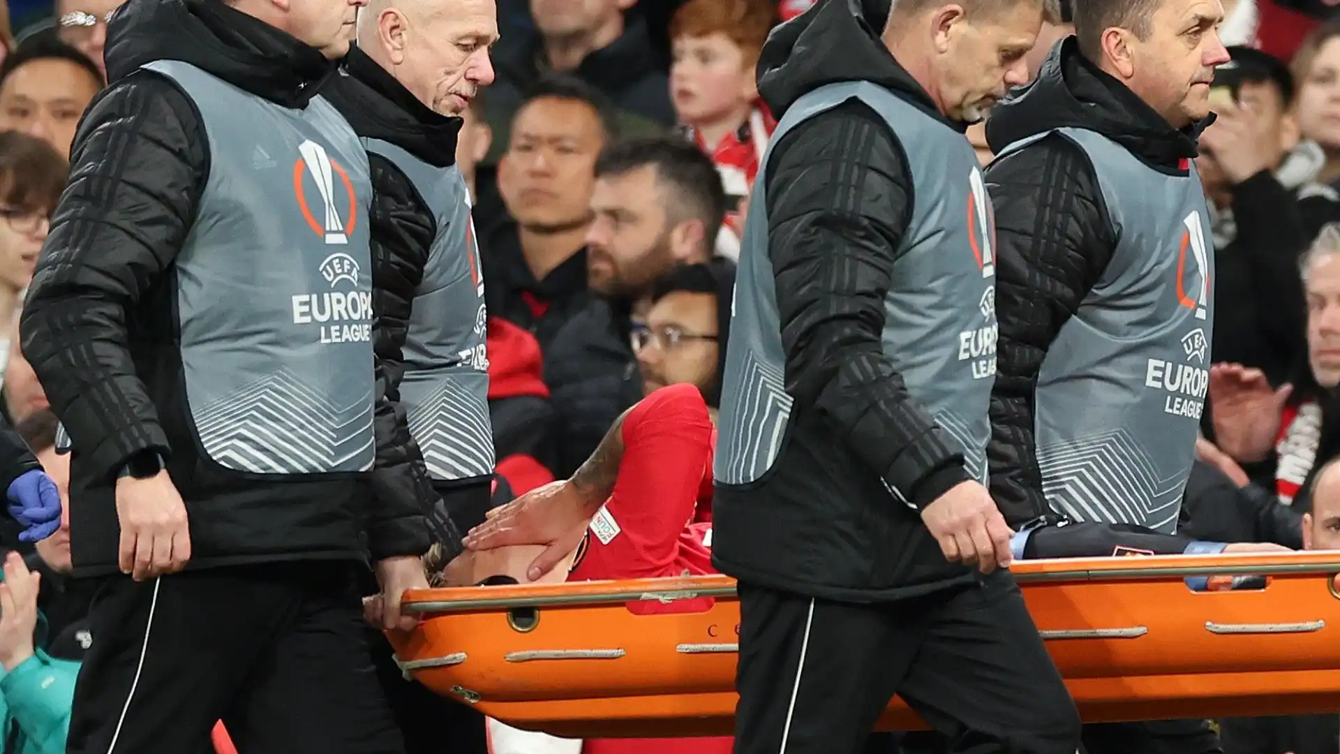 Il calciatore del Manchester United si è infortunato alla caviglia ed è stato costretto alla sostituzione