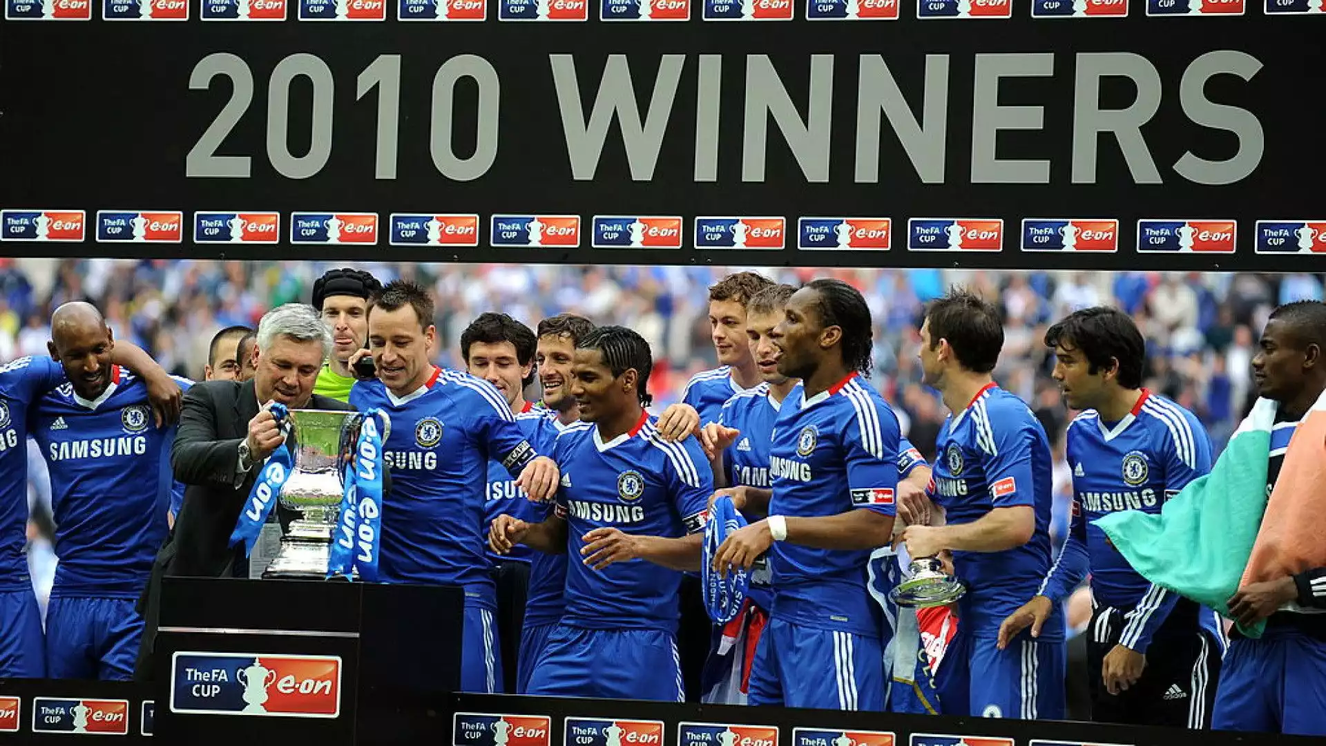Nella stagione 2009-2010 ha vinto la FA Cup con il Chelsea