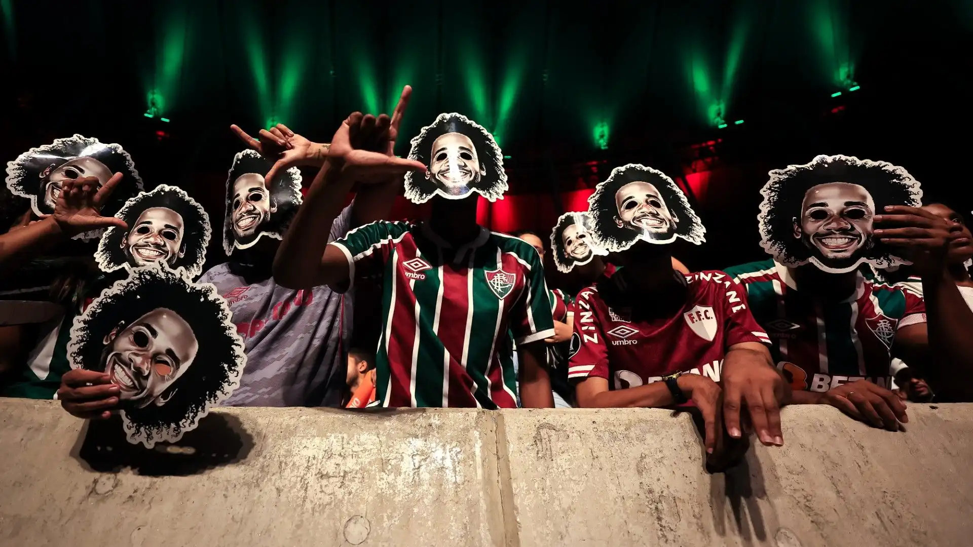 Moltissimi tifosi hanno indossato una maschera con la faccia di Marcelo: molto divertente!
