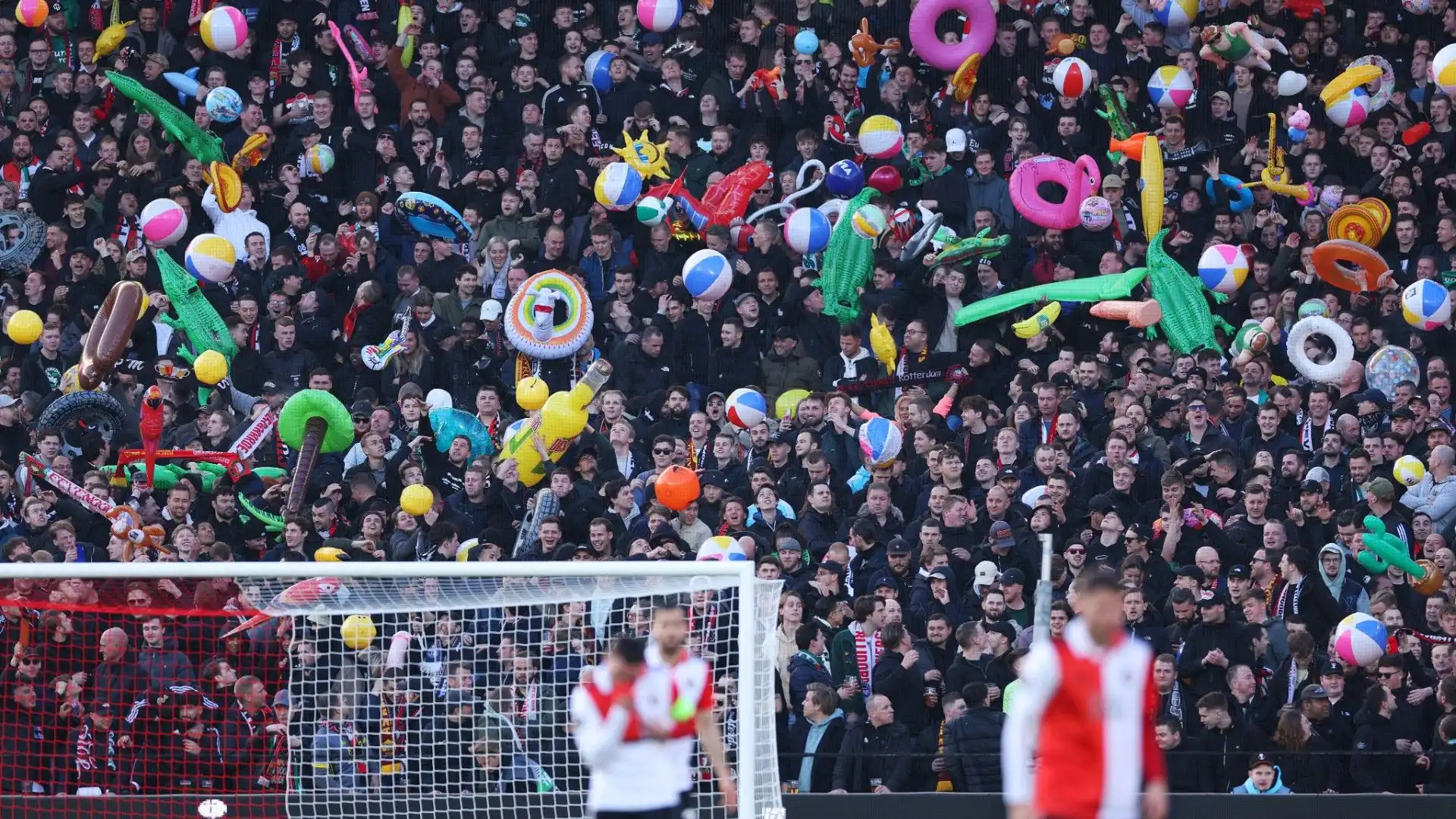Lo spettacolo ha anche portato fortuna alla squadra: il Feyenoord ha vinto 1-0
