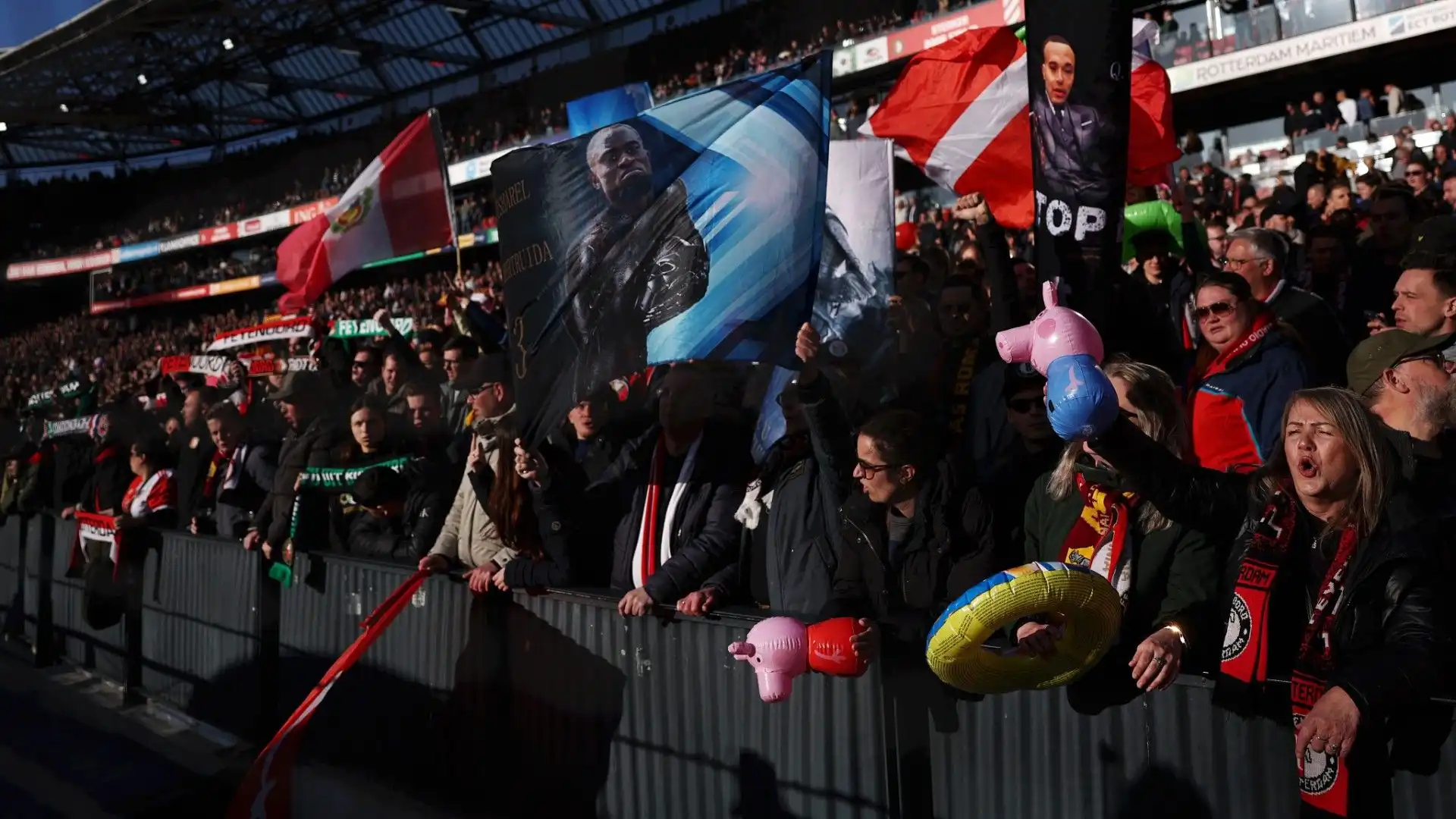 Ecco un'immagine ravvicinata dei tifosi del Feyenoord