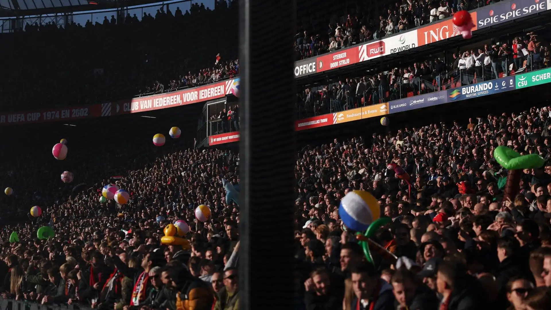 Tantissimi tifosi hanno aderito all'iniziativa e hanno introdotto nello stadio un gonfiabile