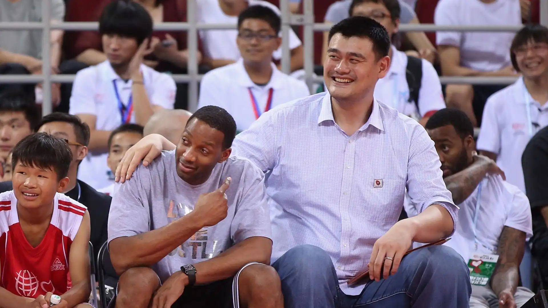 Yao Ming (Basket, Cina): 229 cm x 141 kg