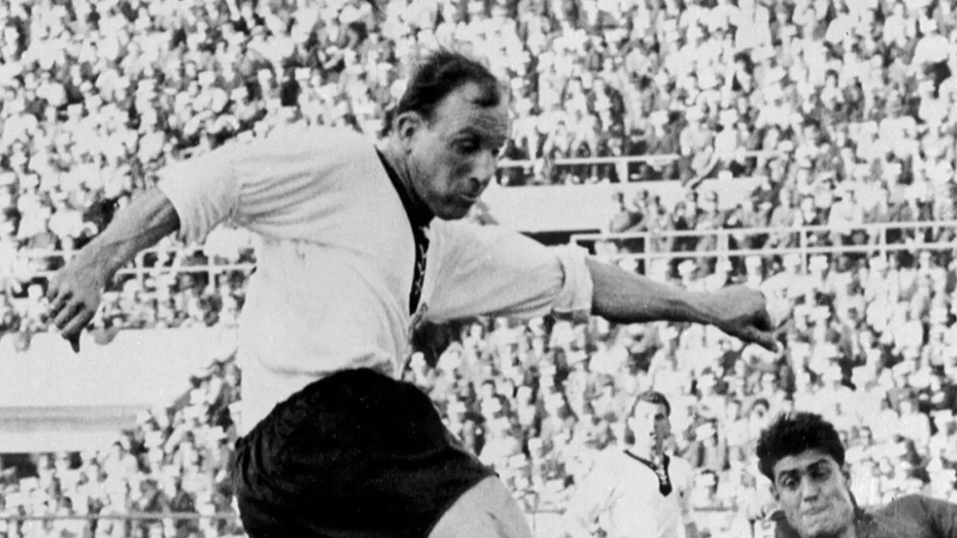Uwe Seeler: leggenda dell'Amburgo, è stato il capocannoniere della Bundesliga nella stagione 1963-64 (30 gol)