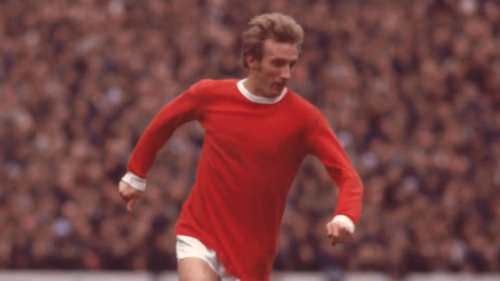 5- Denis Law (Huddersfield Town, Manchester City, Torino, Manchester United)