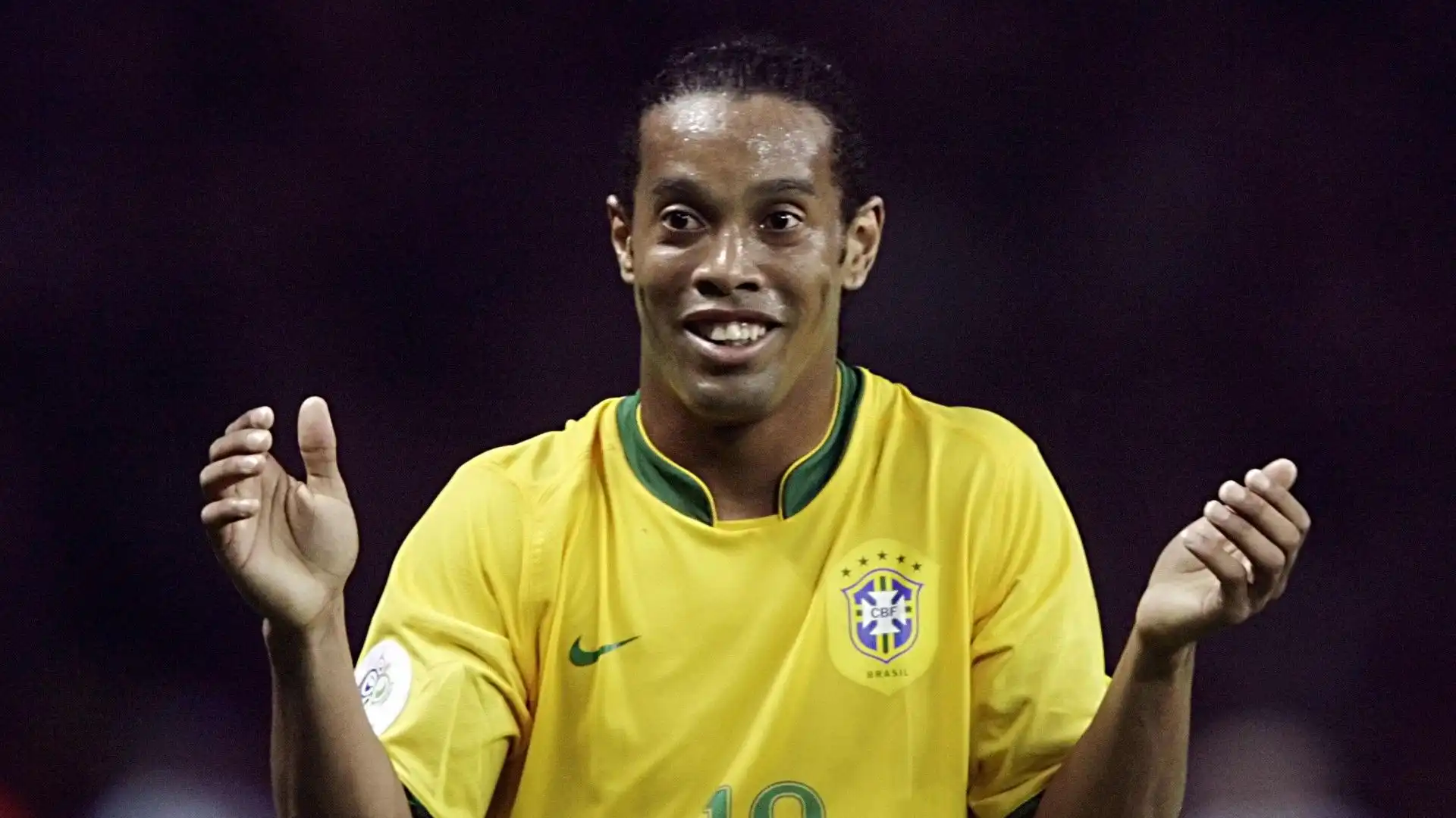 Ronaldinho: dopo aver incantato soprattutto al Barcellona e al Milan, il calciatore brasiliano si è ritirato nel 2015
