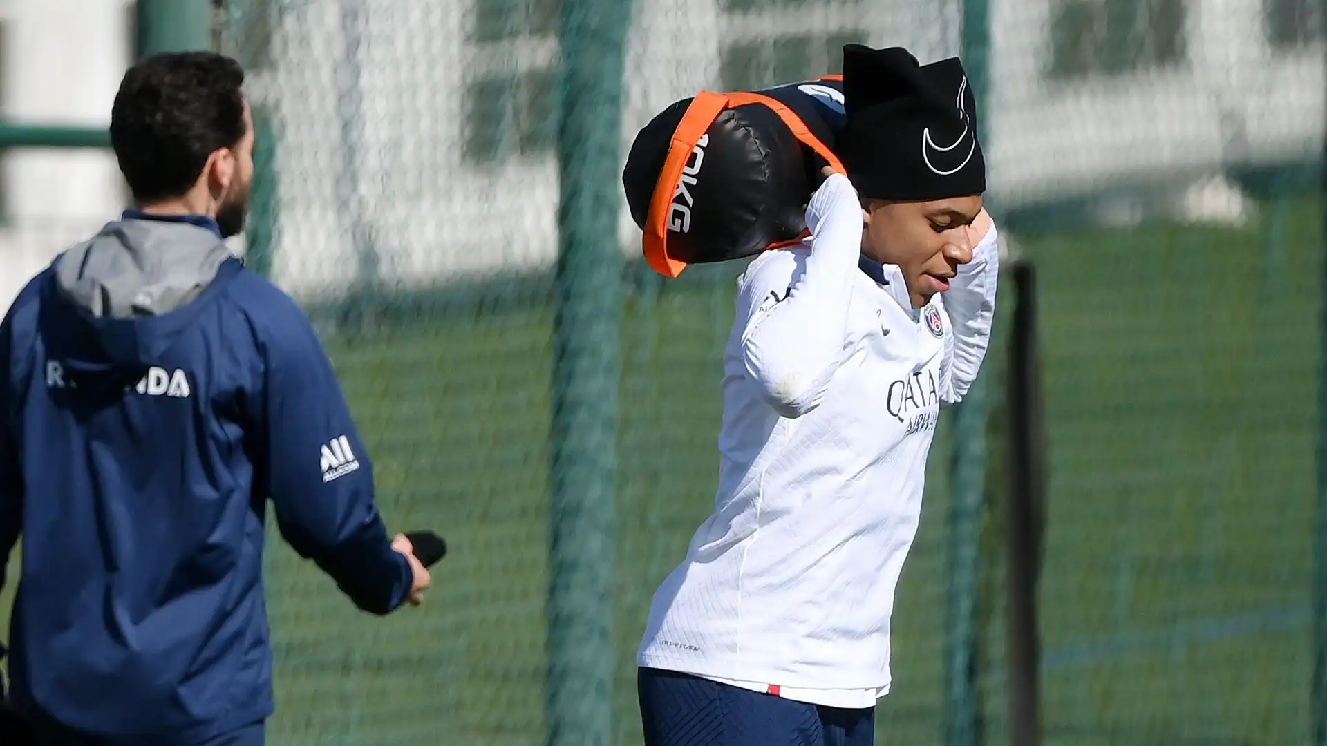 L'attaccante francese del Paris Saint Germain è sembrato particolarmente felice durante l'allenamento di giovedì