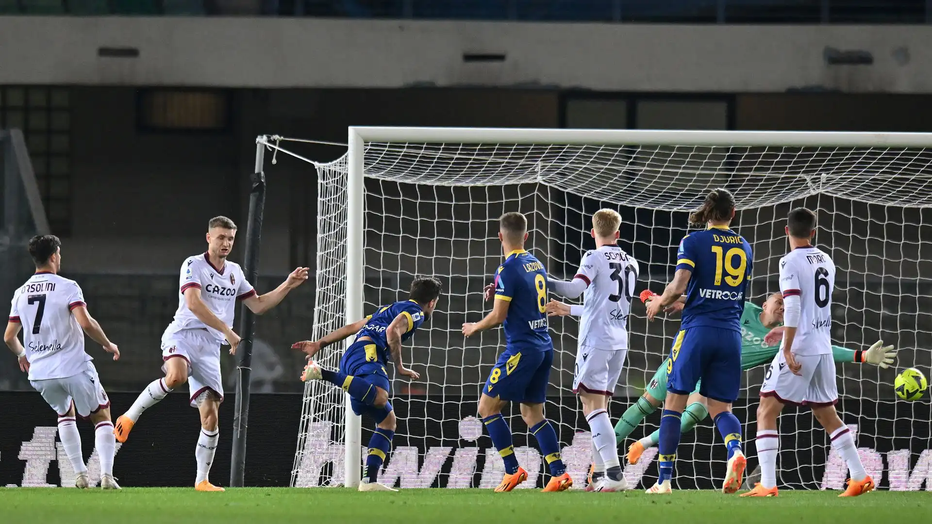 L'Hellas Verona ha agganciato a quota 26 lo Spezia, che sabato sera giocherà in casa della Sampdoria