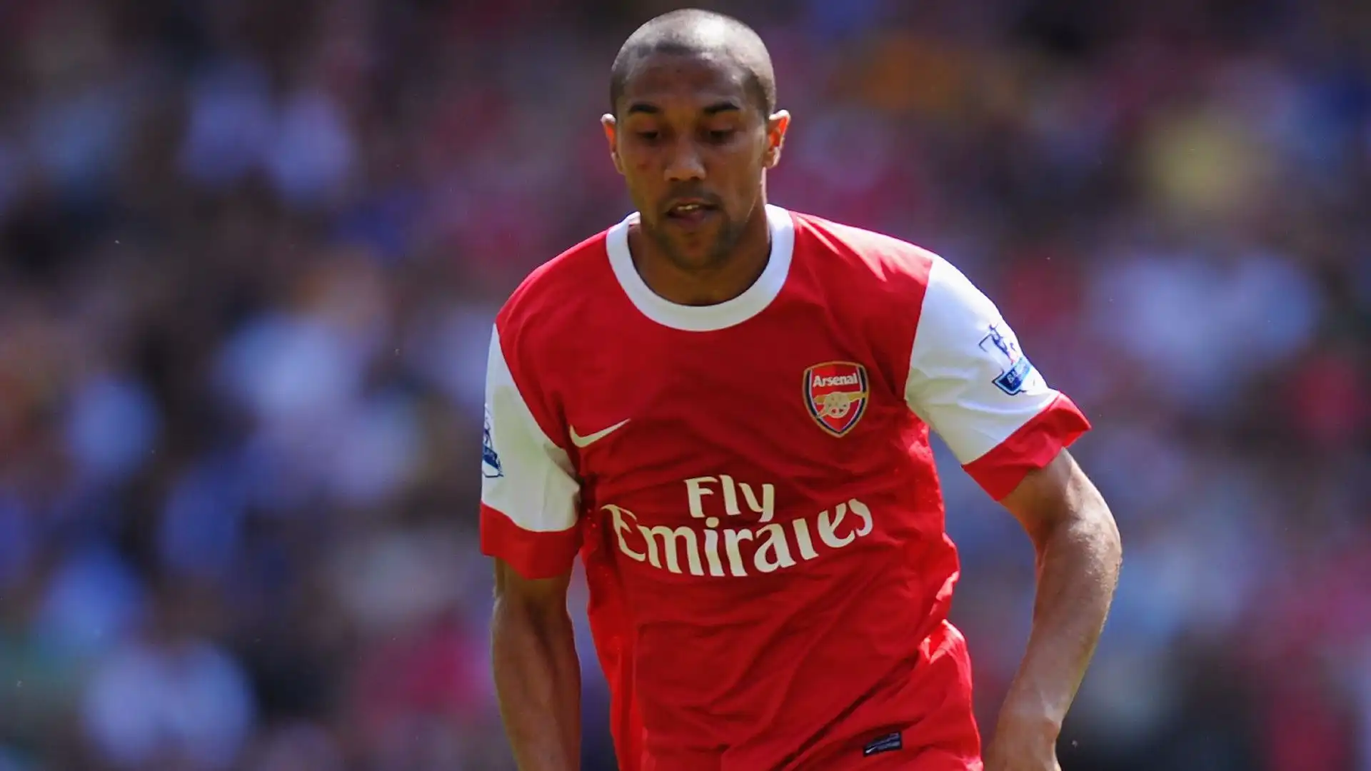 Dal 2003 al 2011 ha giocato con l'Arsenal