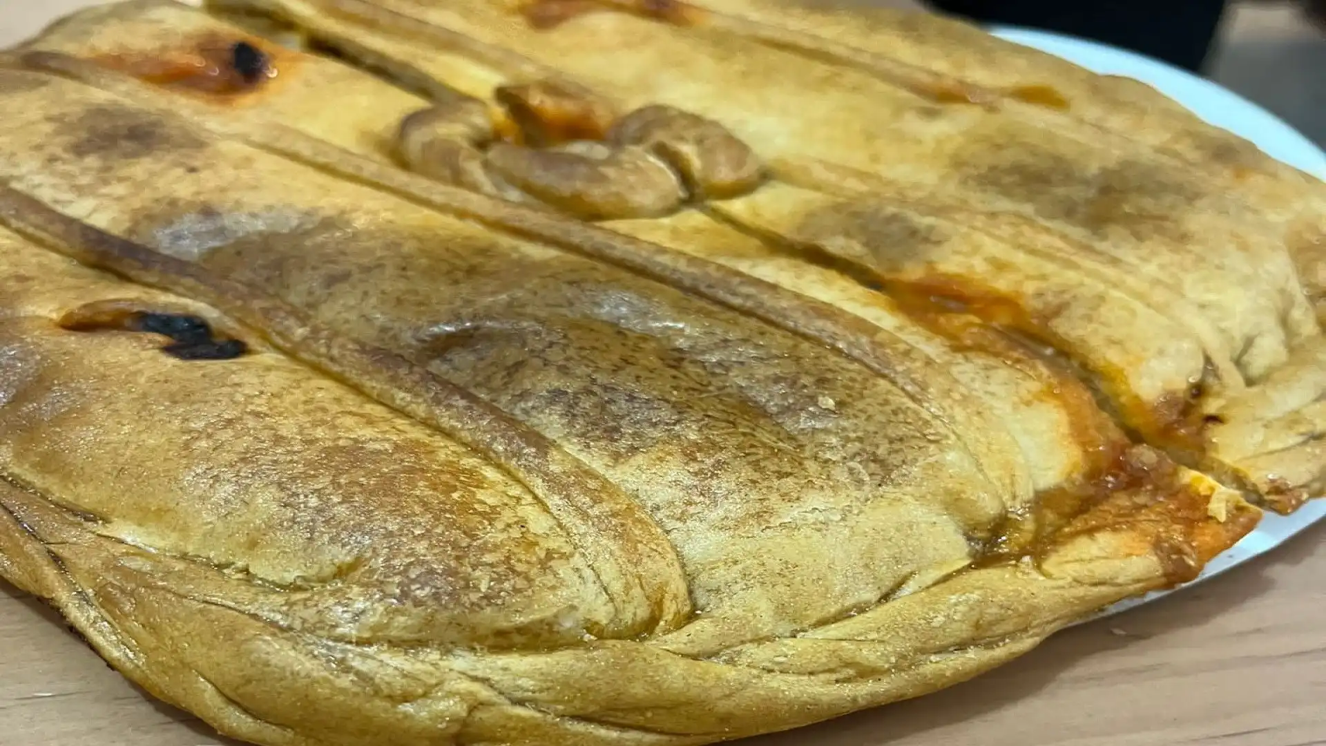 Empanada Gallega: tortino ripieno di verdure, carne o pesce.