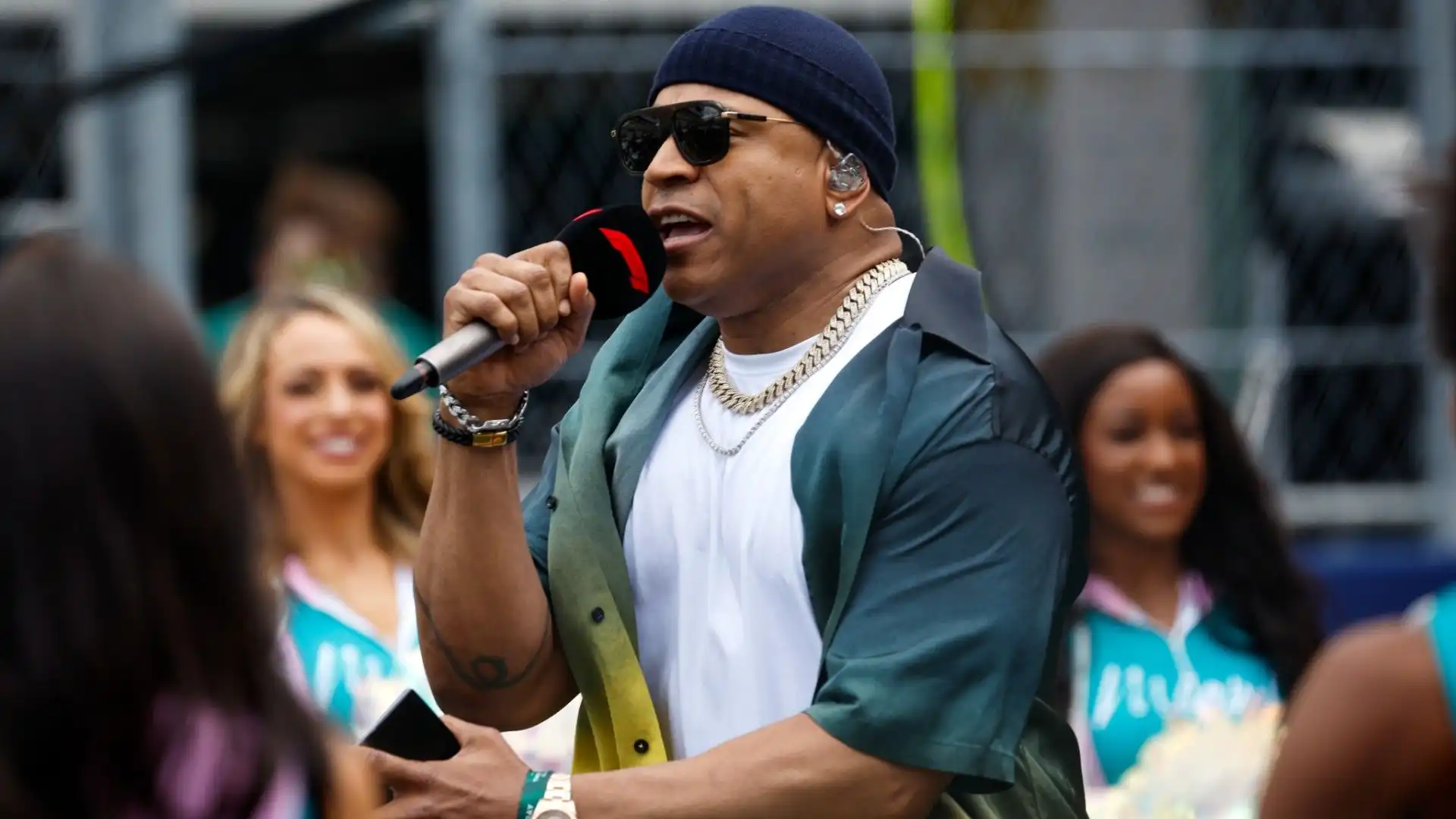Il rapper LL Cool J ha intrattenuto i tantissimi tifosi presenti al circuito