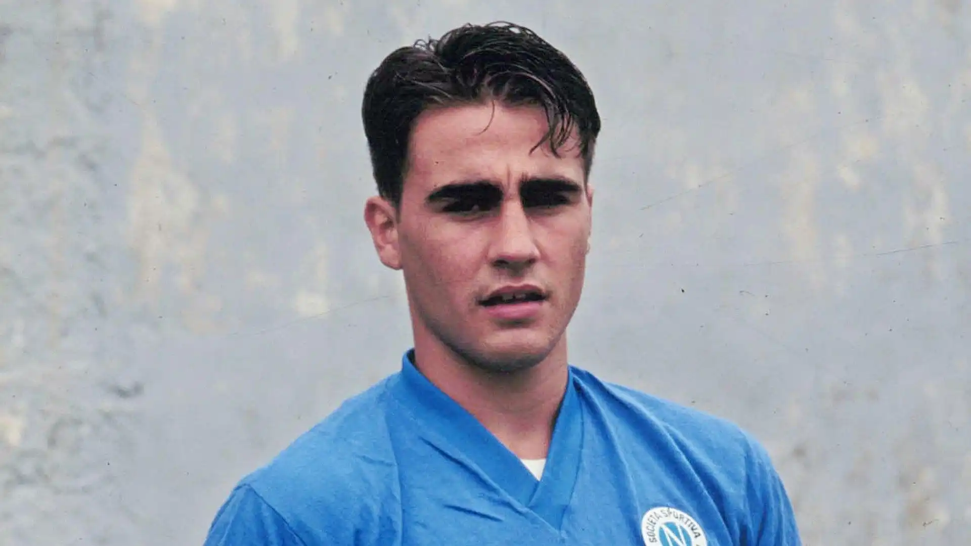 Fabio Cannavaro - ha giocato nel Napoli quando era molto giovane e prima di consacrarsi come uno dei difensori più forti della storia del calcio. Resta però tra i migliori ad aver indossato la maglia azzurra