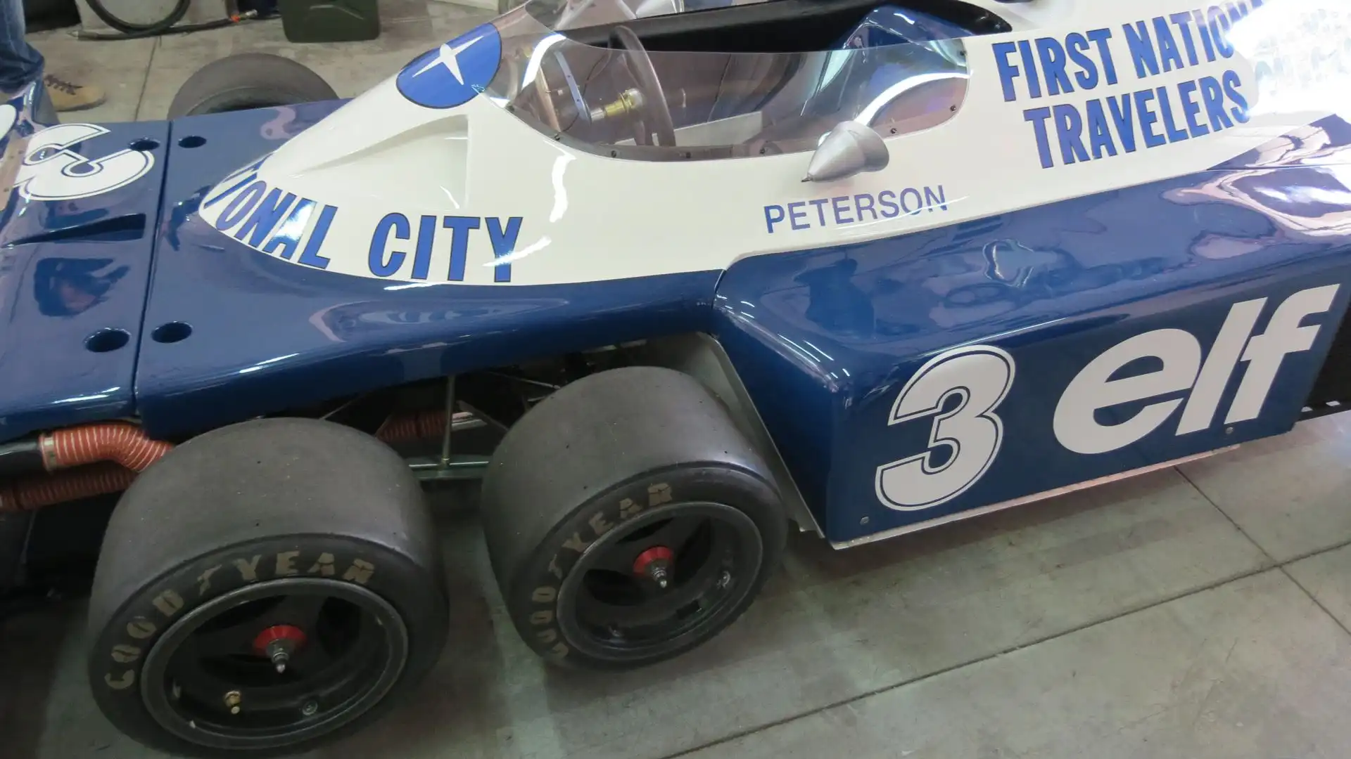 Il fascino della Tyrrell a 6 ruote resta immutato a quasi cinquanta anni dalla sua prima apparizione sulle piste di F1 (ph. Moreno Galimberti)