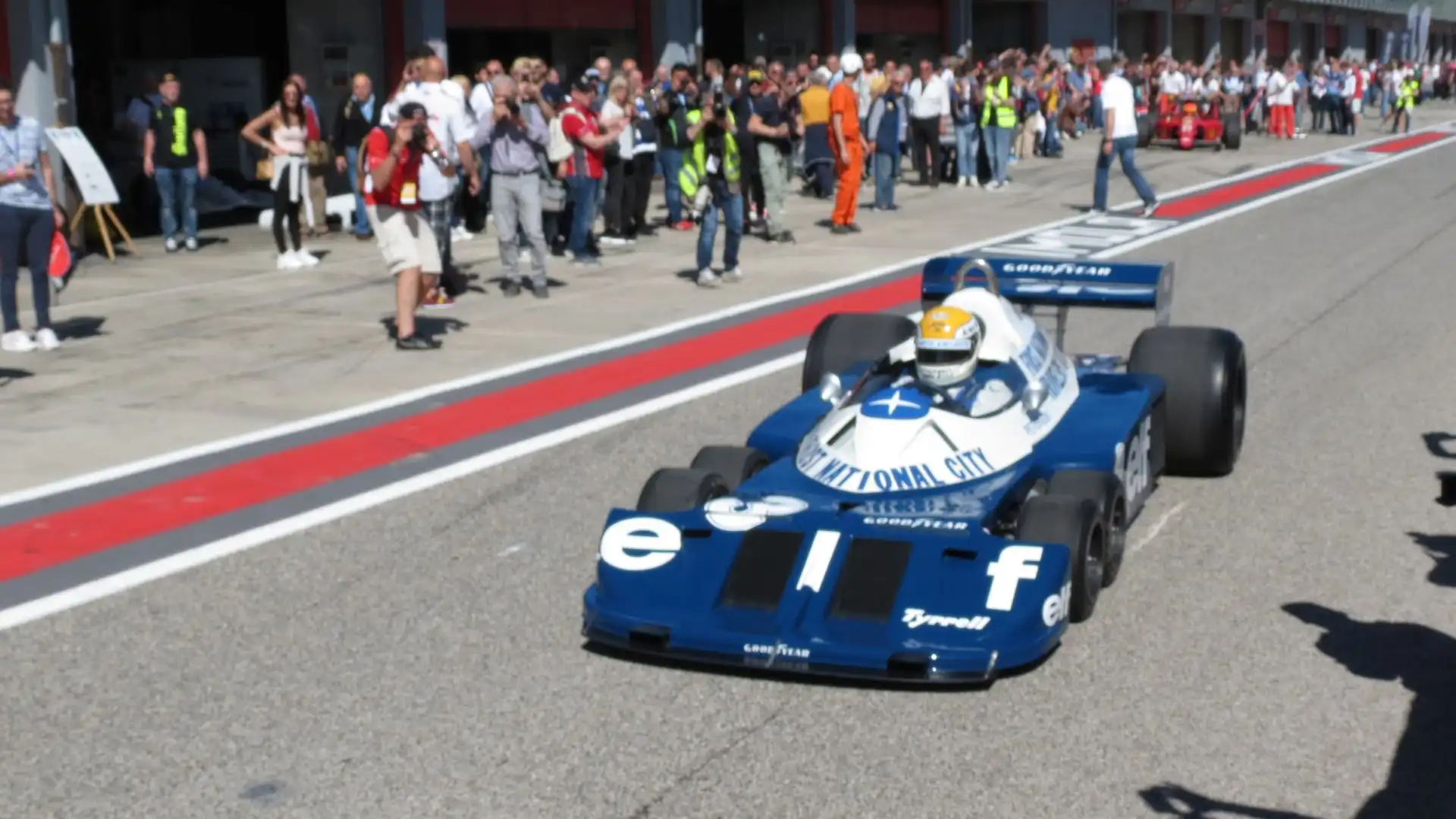 La Tyrrell P34 è stata la prima e unica macchina a sei ruote a partecipare al Campionato Mondiale di Formula 1.