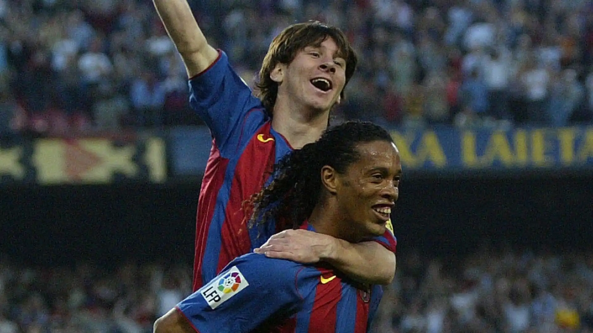 Messi con Ronaldinho nel 2005