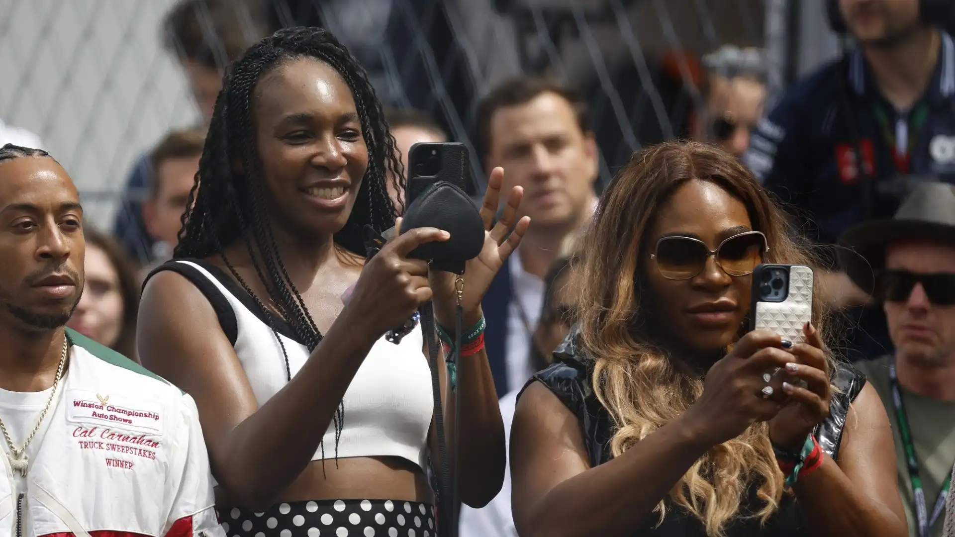Venus e Serena Williams emozionate come i fan in griglia di partenza a Miami