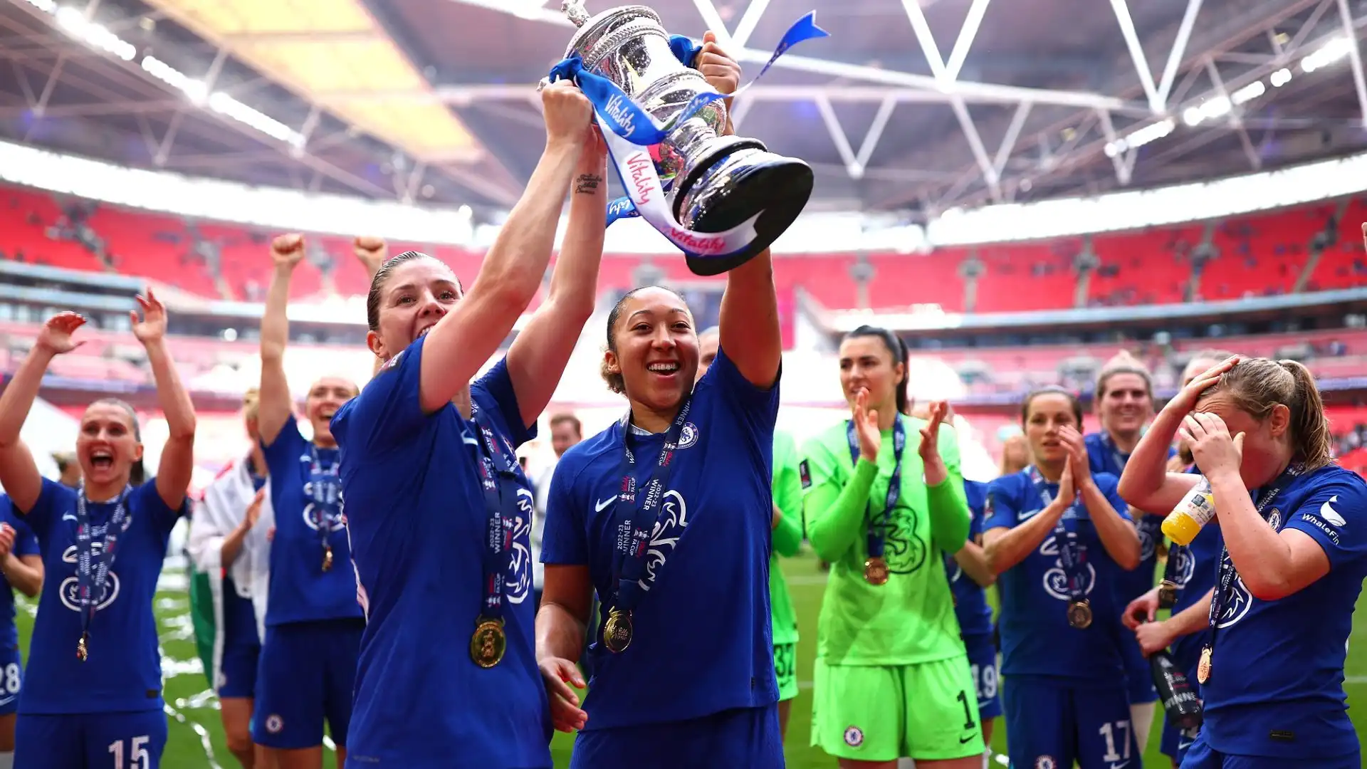 La partita ha stabilito il nuovo record di spettatori per un match femminile in Inghilterra, ben 77.390
