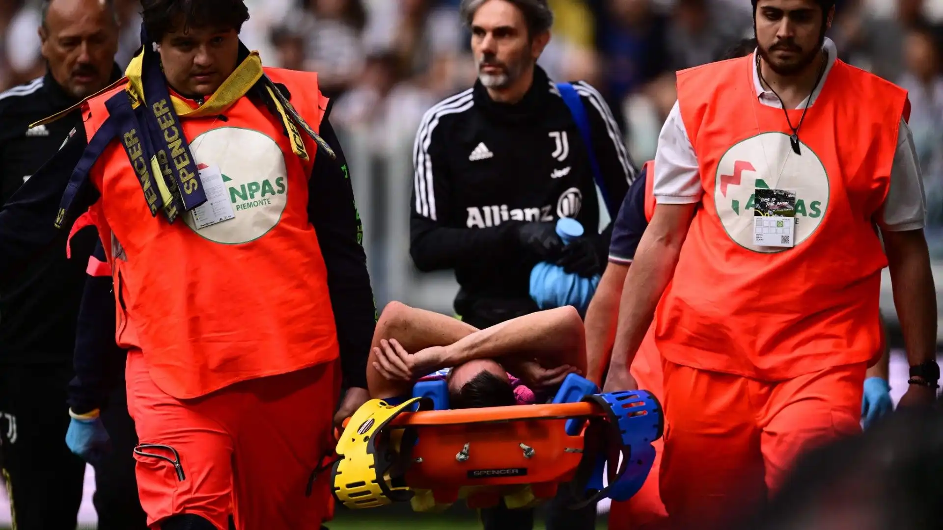 Il terzino della Juventus è stato sottoposto a intervento chirurgico di ricostruzione del legamento crociato anteriore del ginocchio destro
