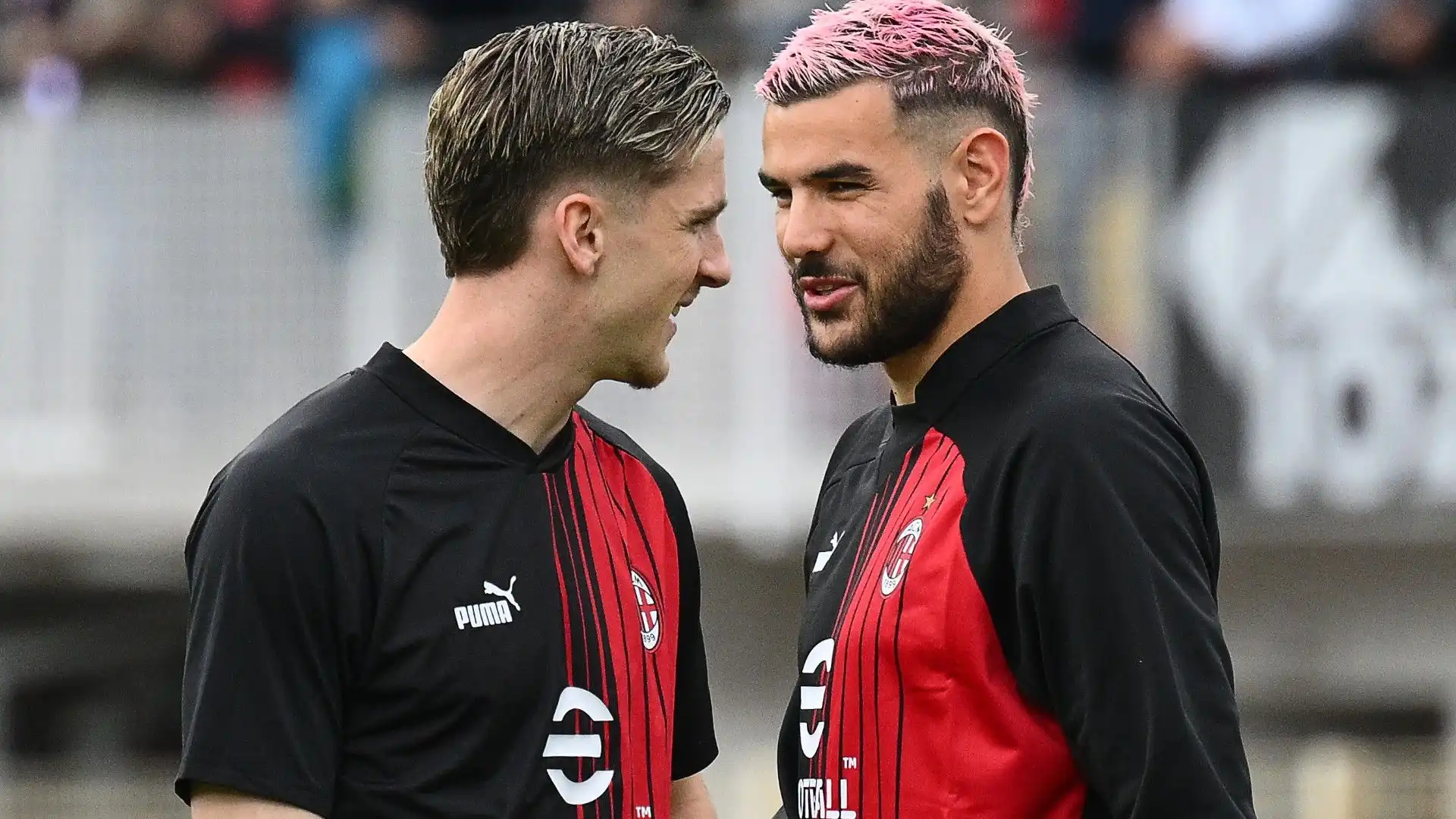 Saelemaekers e Theo Hernandez fotografati prima dell'inizio della partita