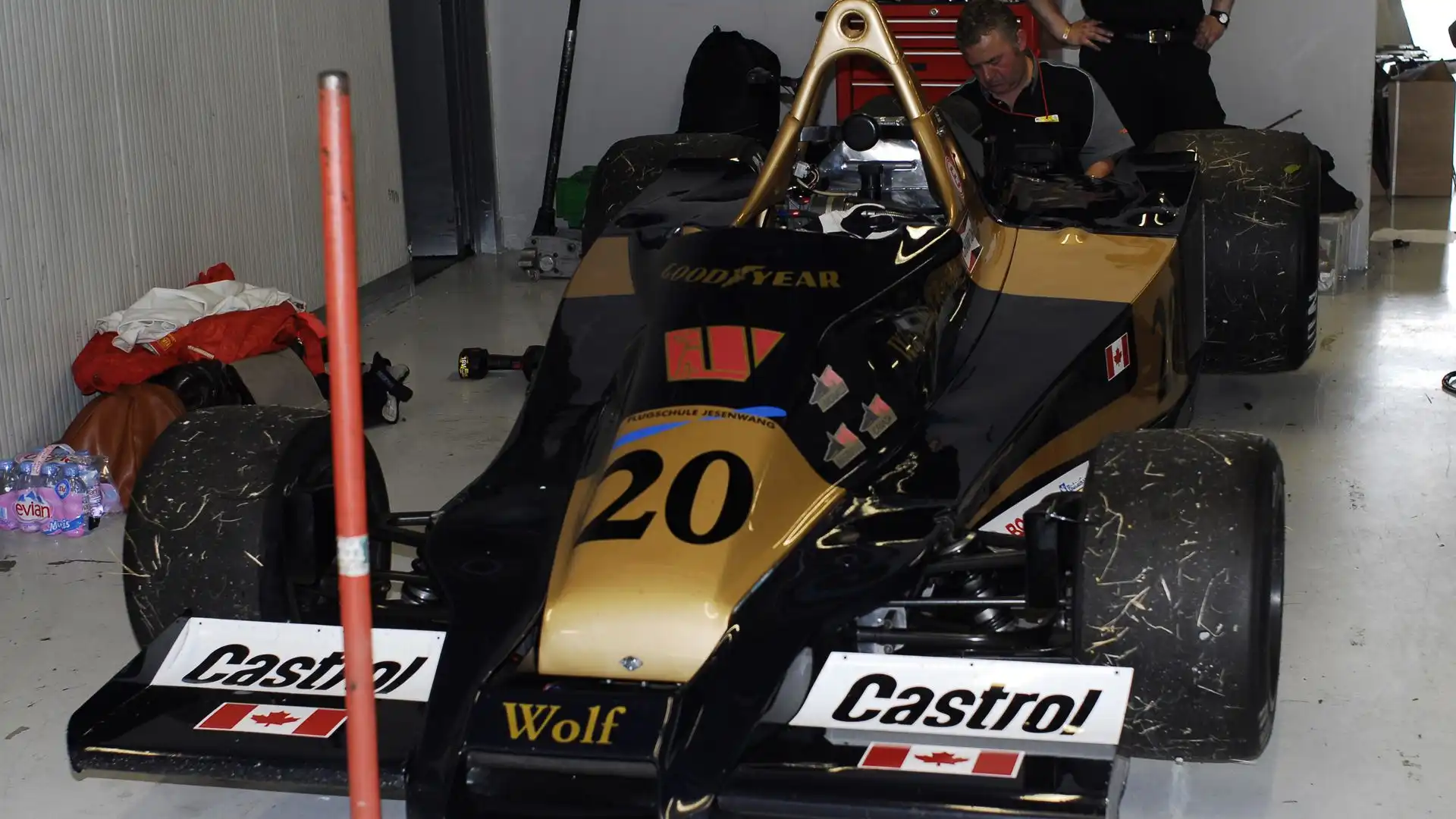 Le vetture vennero ribattezzate Wolf-Williams FW05, dato che Wolf era socio di Frank Williams