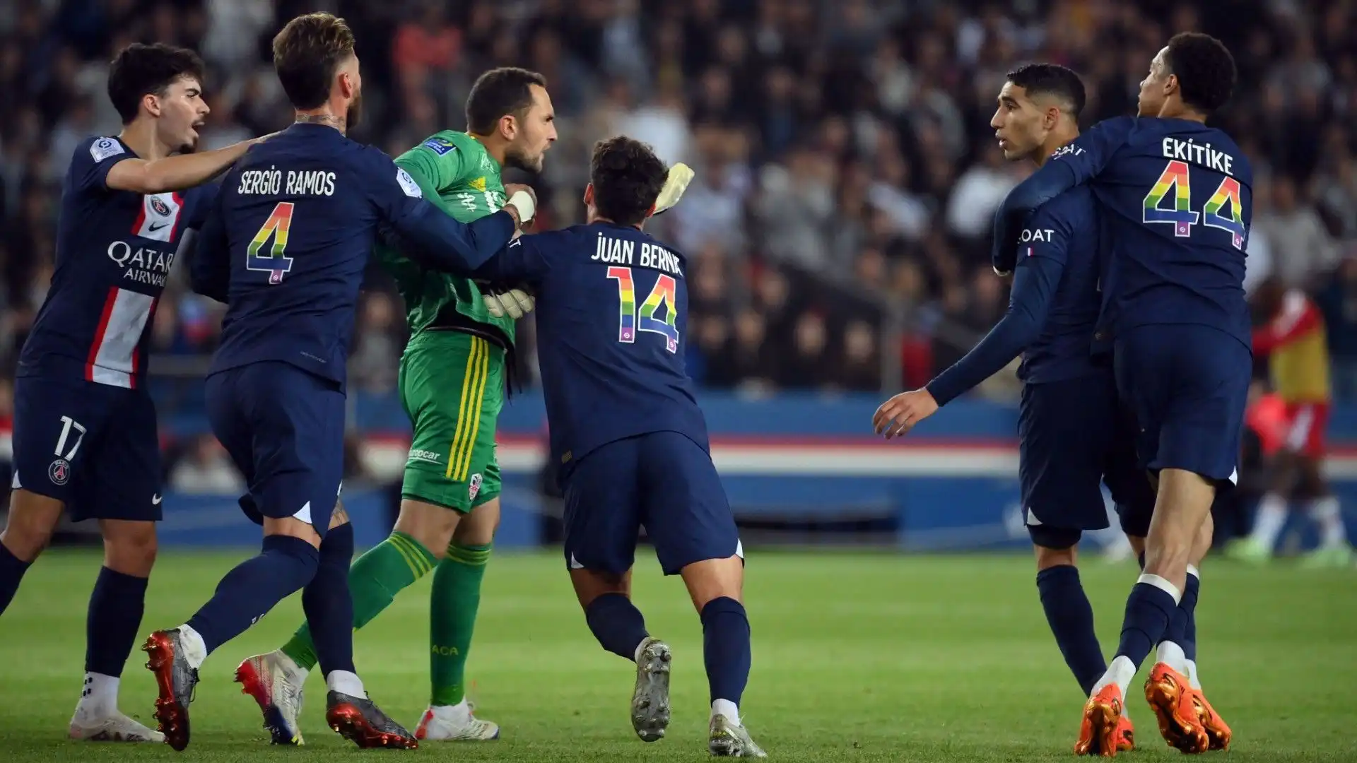 Il terzino marocchino del Paris Saint Germain contro l'Ajaccio ha ricevuto la seconda espulsione consecutiva in campionato