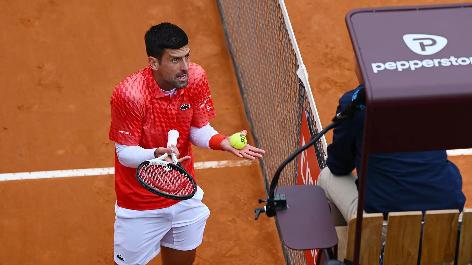 Un furente Novak Djokovic è stato eliminato dal torneo di Roma