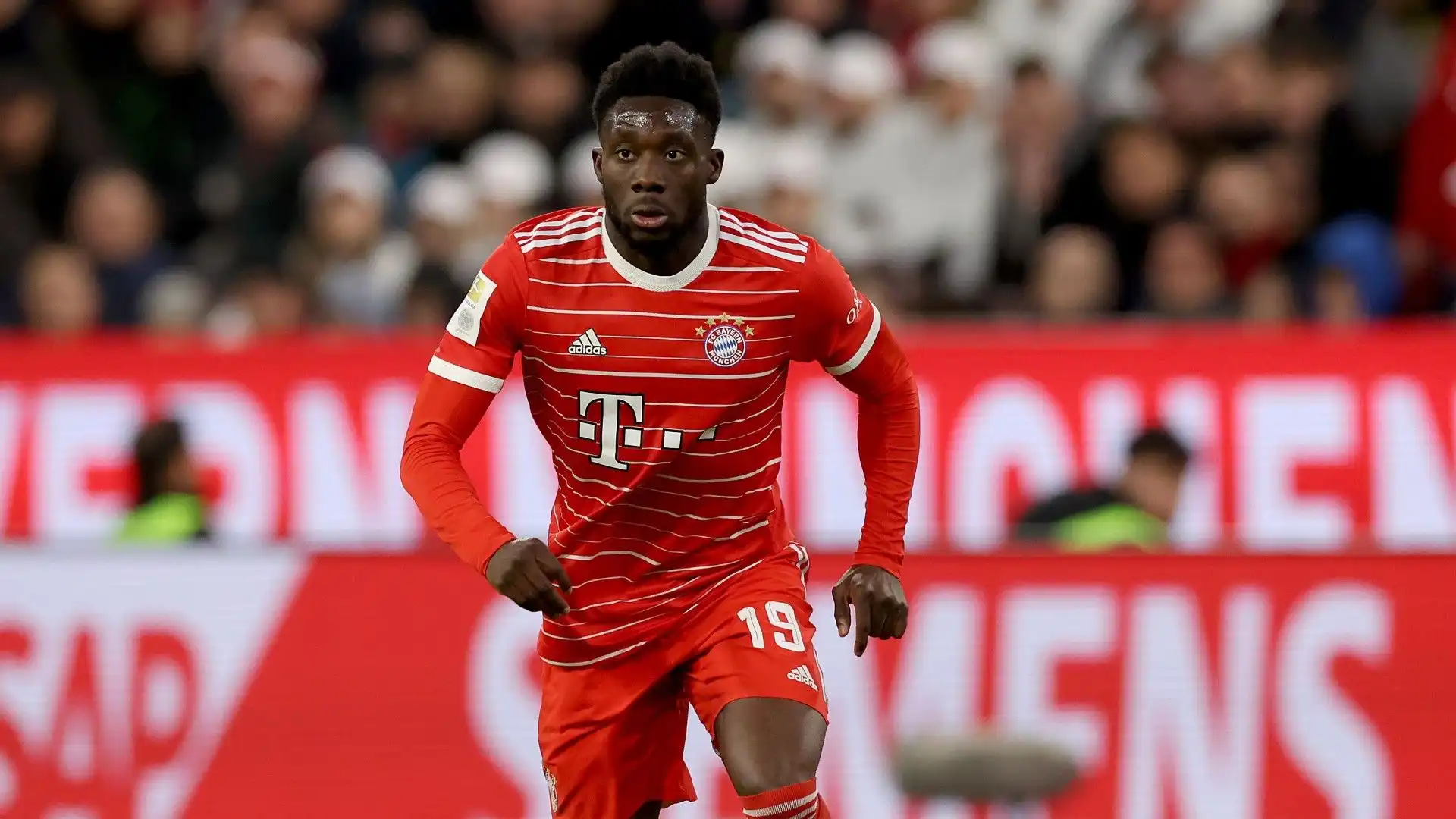 Il club tedesco ha le idee chiare: Alphonso Davies non è in vendita