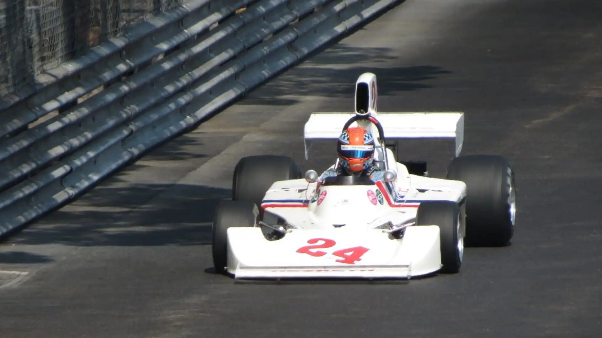 Nel 1974 James Hunt salì tre volte sul podio dopo gare corse con la Hesketh