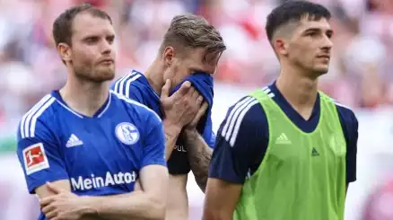 Schalke, giocatori in lacrime dopo la retrocessione: le foto