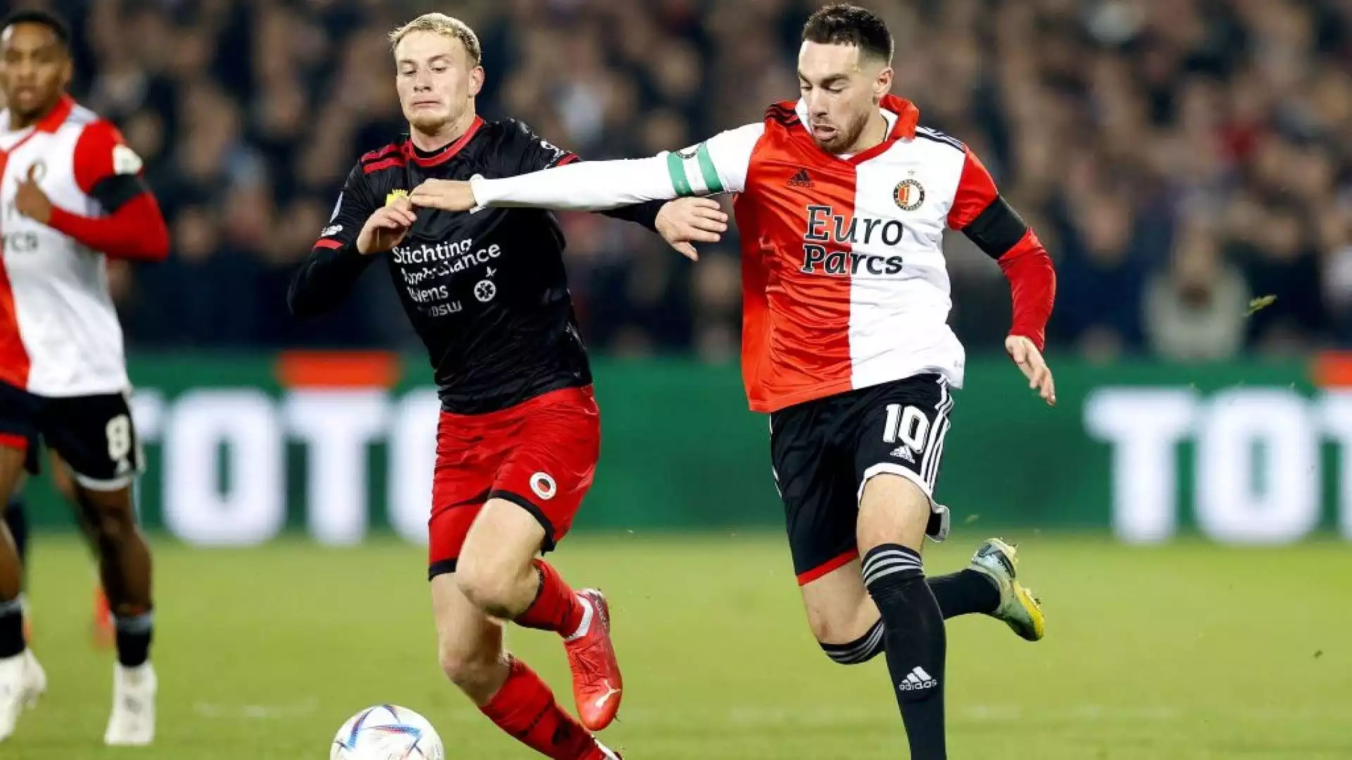 Il centrocampista del Feyenoord è conteso dai due top club che vorrebberlo acquistarlo in estate