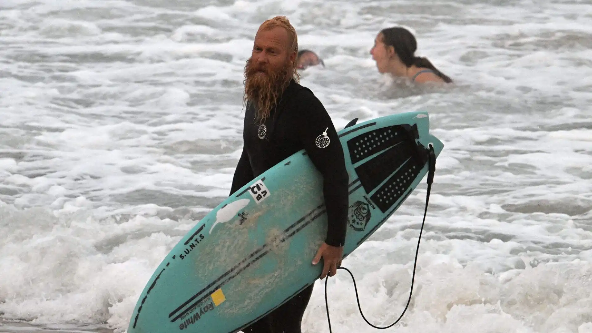 Blake Johnston ha fissato a marzo il nuovo primato mondiale di surf session più lunga