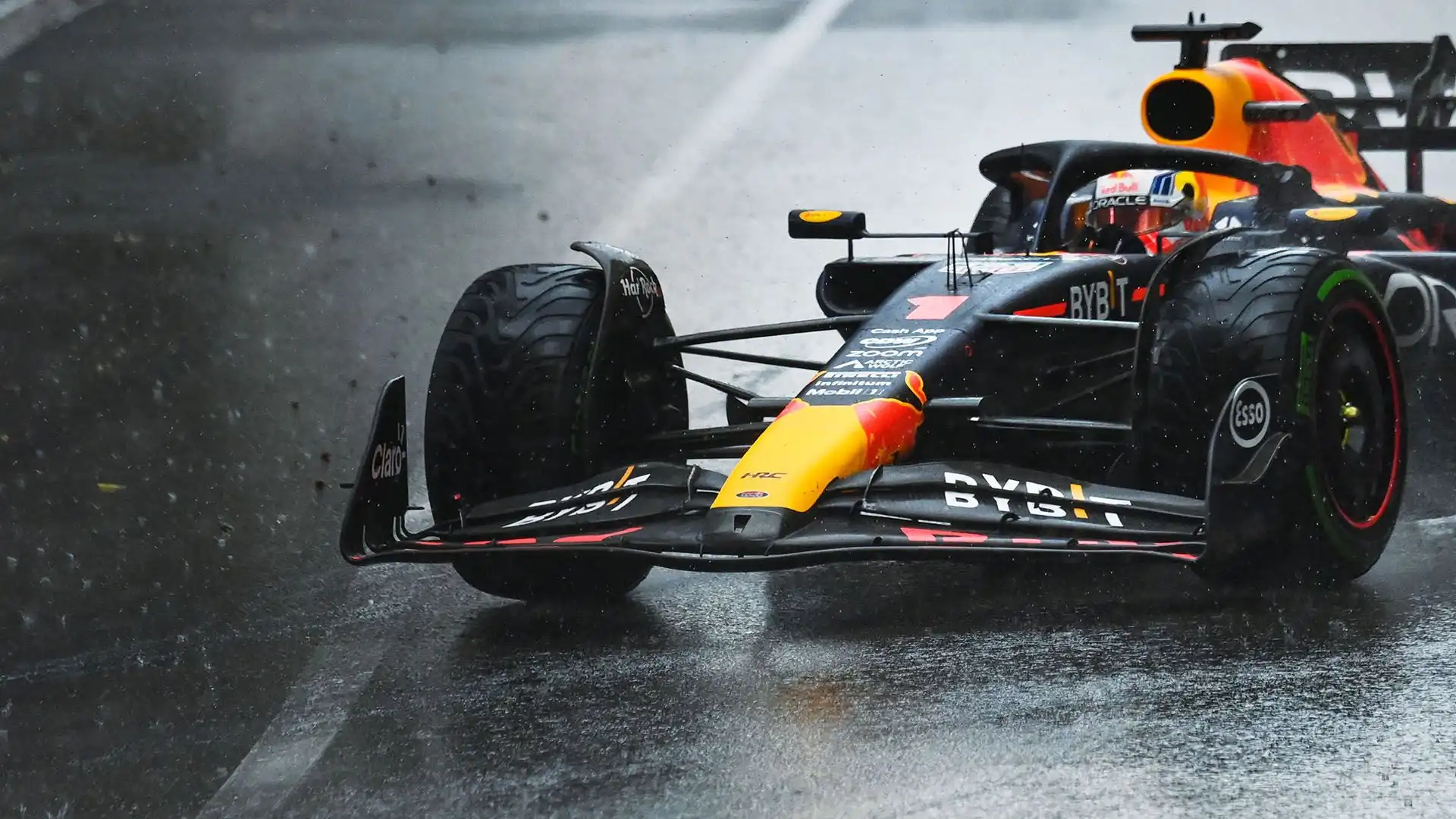 Con lui, sul podio di Monte-Carlo, ci sono Fernando Alonso e un Esteban Ocon