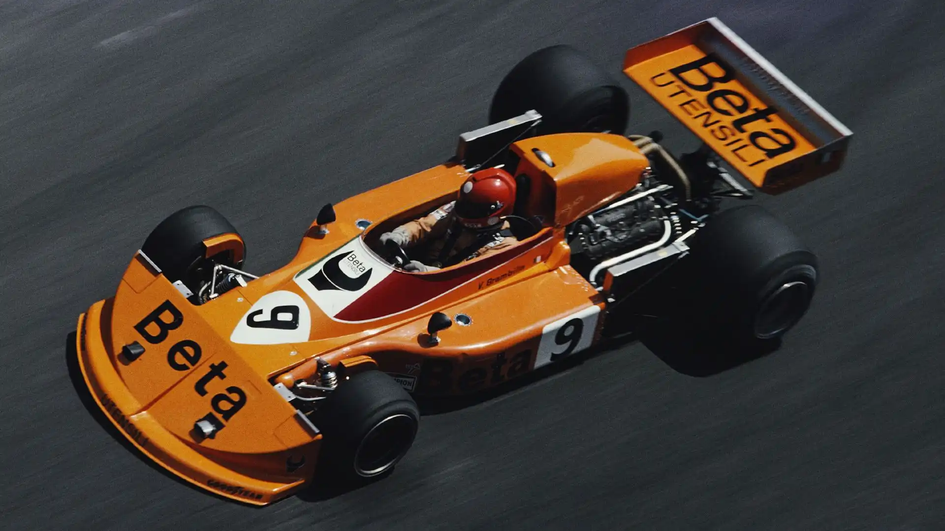 Brambilla, nato a pochi metri dalla pista di Monza, corse dal 1974 al 1976 con la scuderia britannica