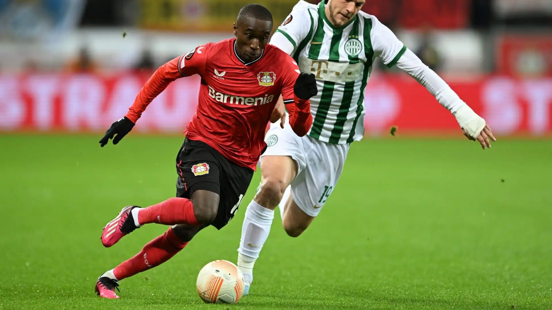Il club tedesco chiede tra i 70 e gli 80 milioni di euro per vendere Moussa Diaby