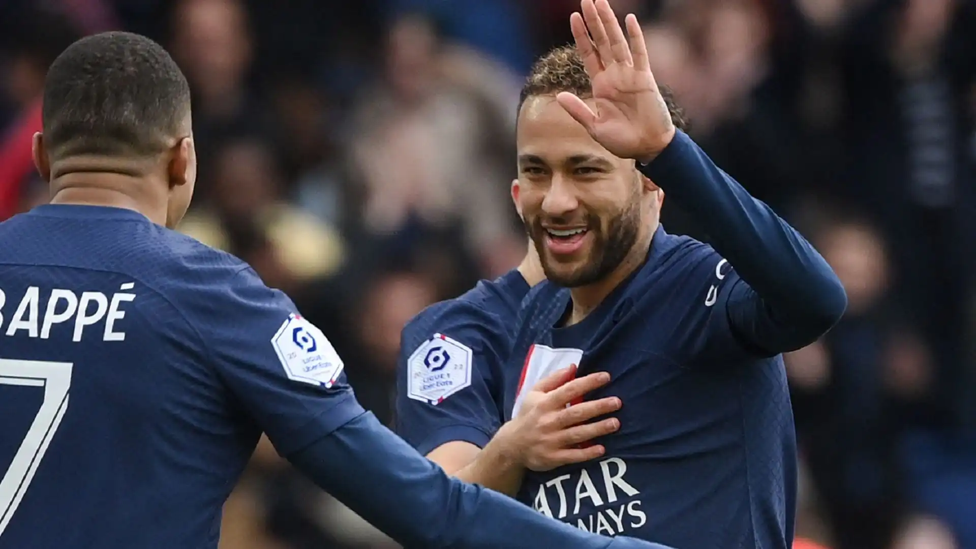 Il nazionale brasiliano, 31 anni, dopo la lunga esperienza al PSG è tentato dall'avventura in Premier League