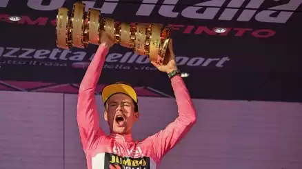 Volata imperiale di Mark Cavendish a Roma, il Giro d'Italia 2023 è di Primoz Roglic