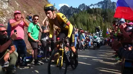 Capolavoro di Roglic, vince il Giro d'Italia con una cronometro da brividi
